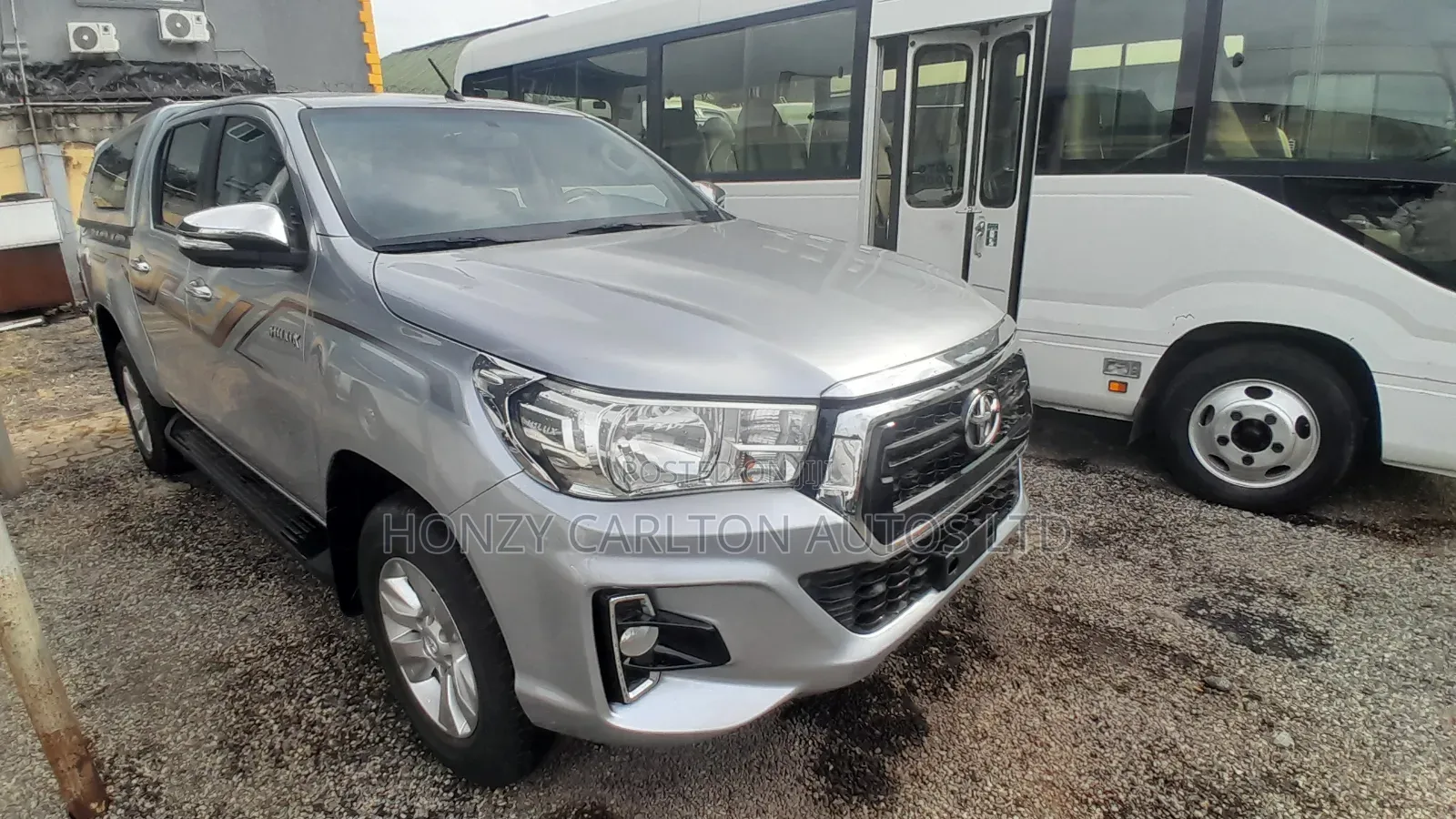 Toyota Hilux Revo Double Cab Petrol 2.7 AWD 2018 Blue