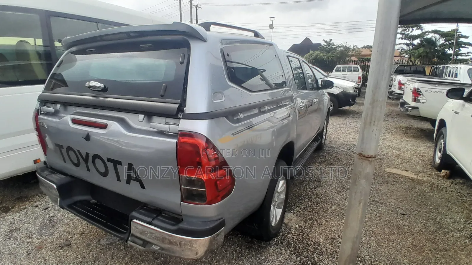 Toyota Hilux Revo Double Cab Petrol 2.7 AWD 2018 Blue