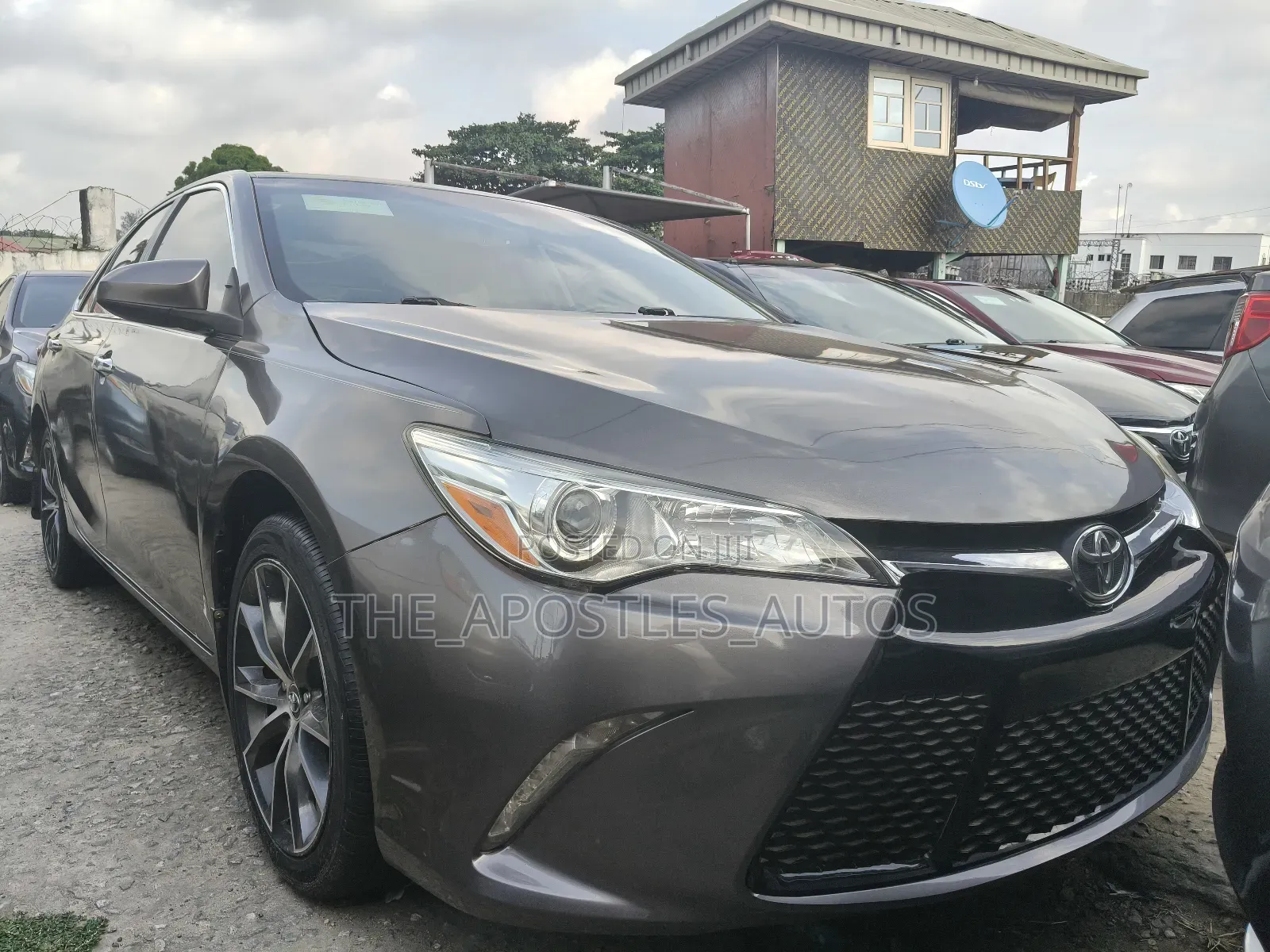 Toyota Camry XSE 4dr Sedan (2.5l 4cyl 6A) 2016 Gray