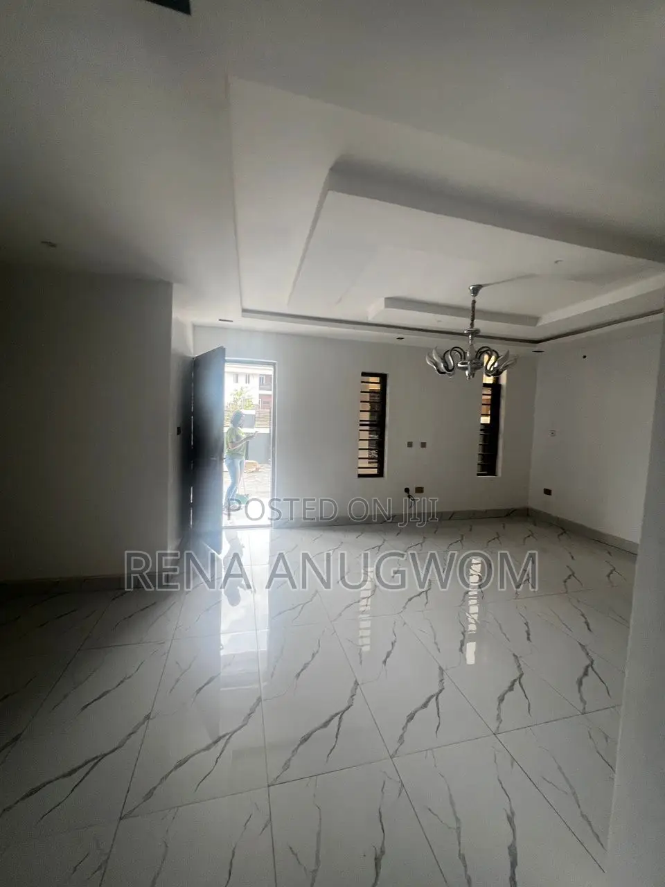 5bdrm Duplex in Mini Estate for sale