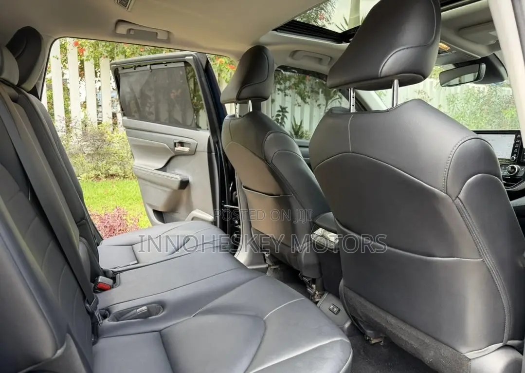 Toyota Highlander XLE 2021 Blue