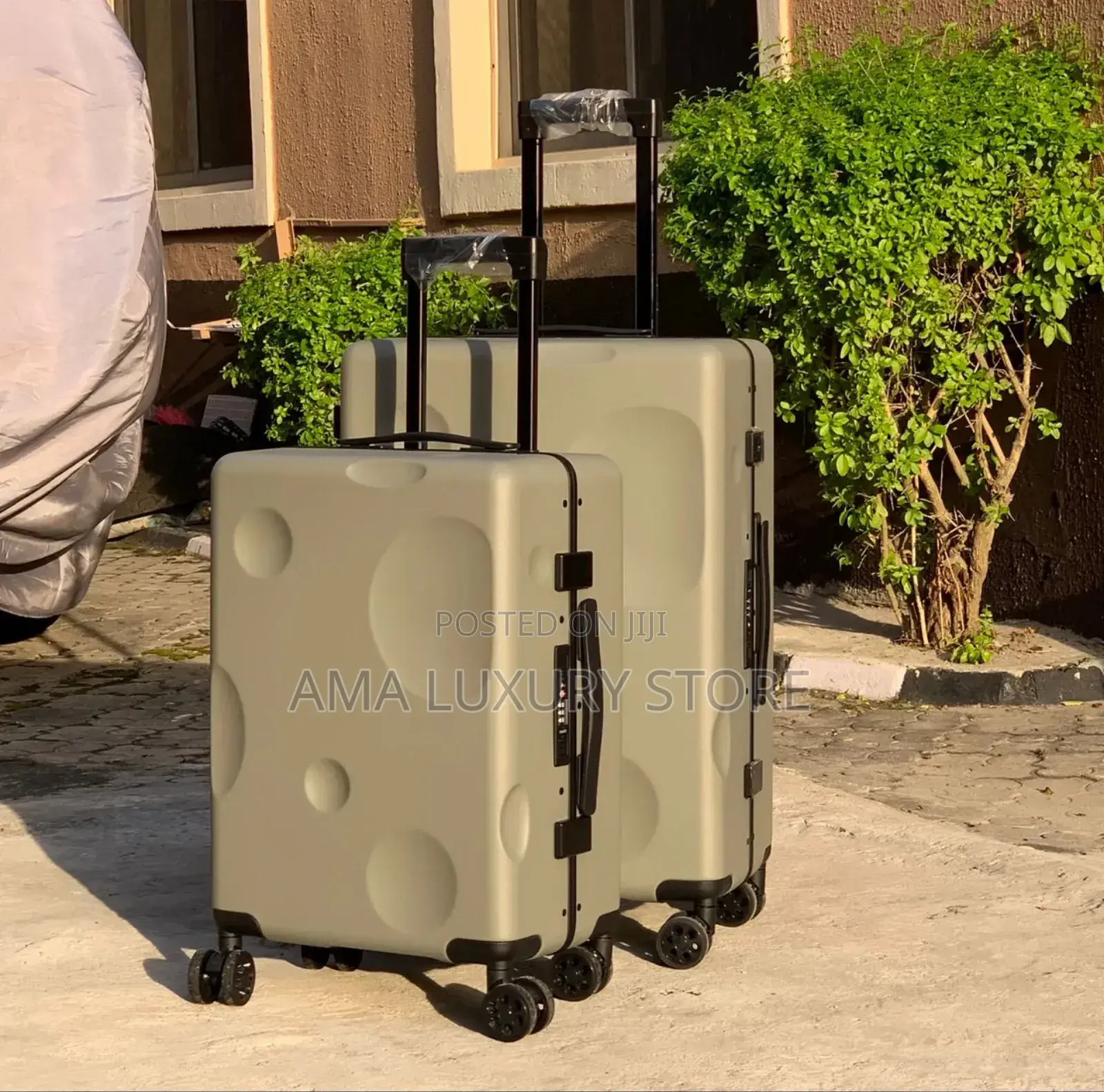 High Quality Traveling Luggage 2 in 1 Luxury Set (Size - 20 24)