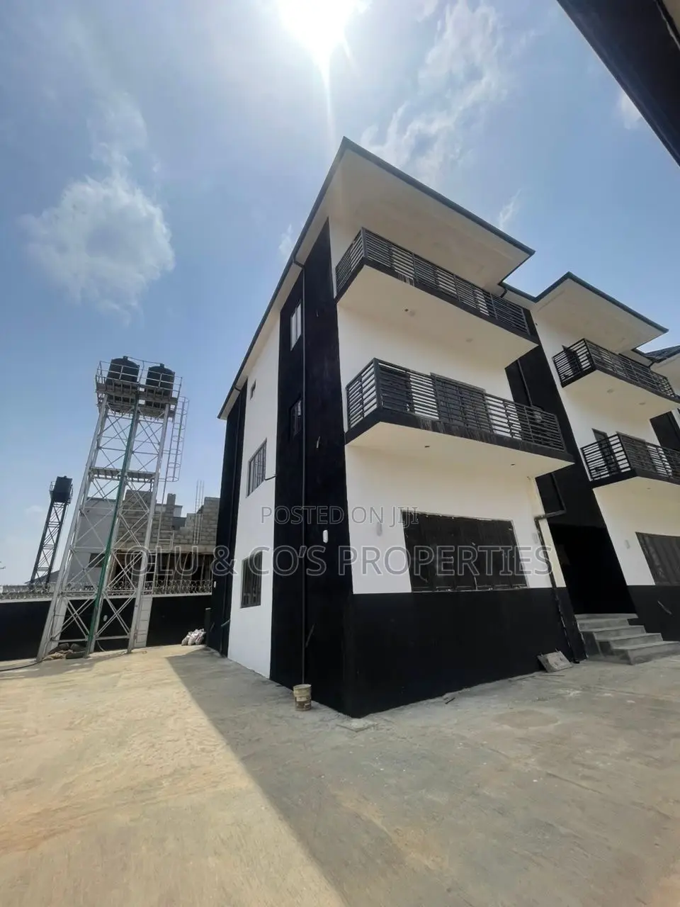 4bdrm Duplex in Lifecamp for sale
