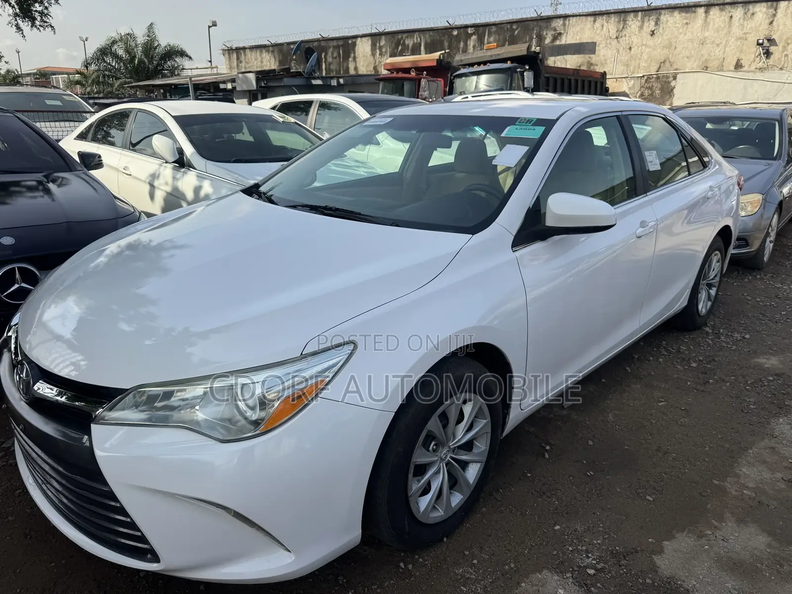 Toyota Camry LE 4dr Sedan (2.5L 4cyl 6A) 2015 White
