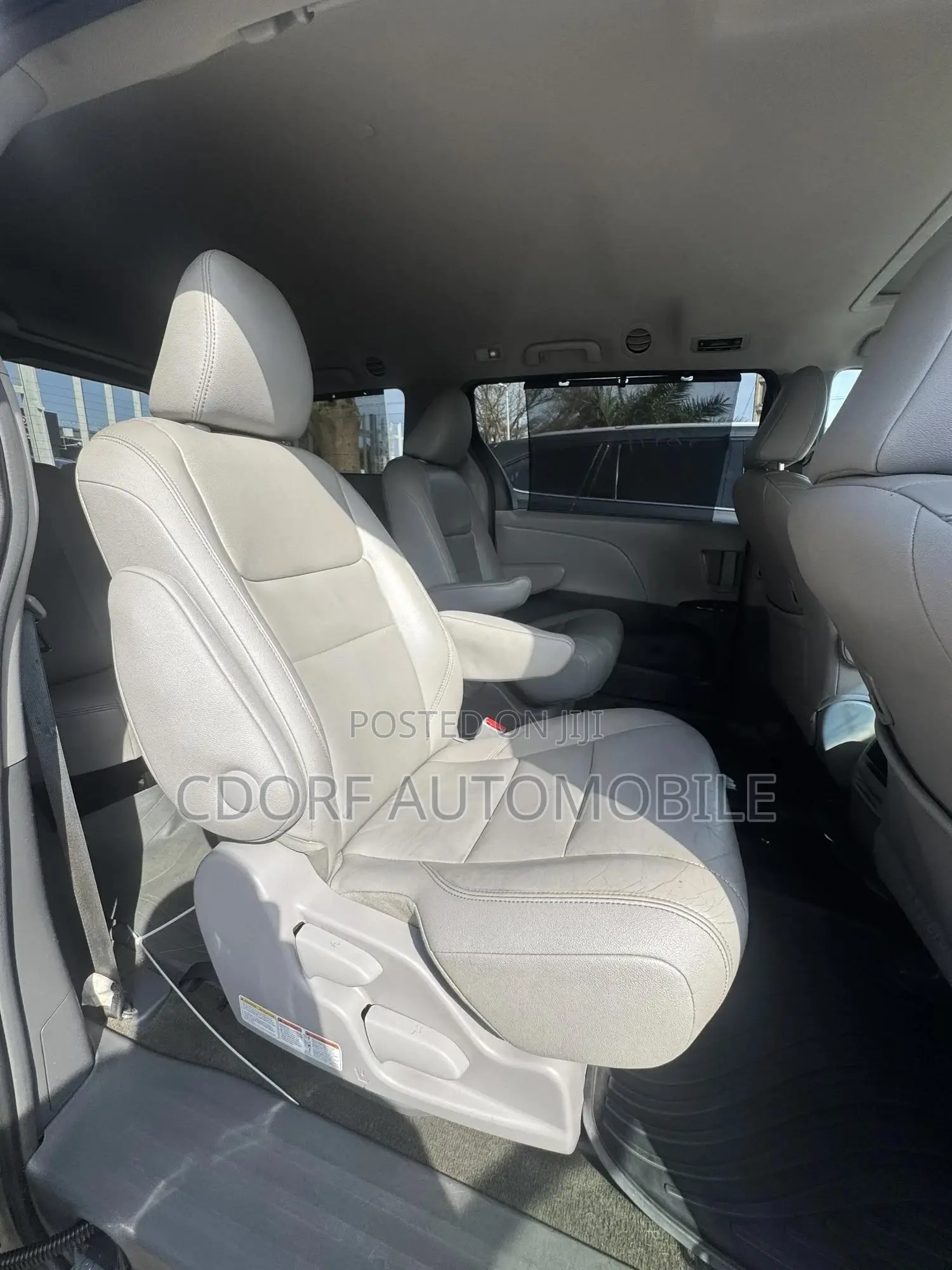 Toyota Sienna XLE Premium 7 Passenger (3.5L 6cyl 8A) 2017 Gray