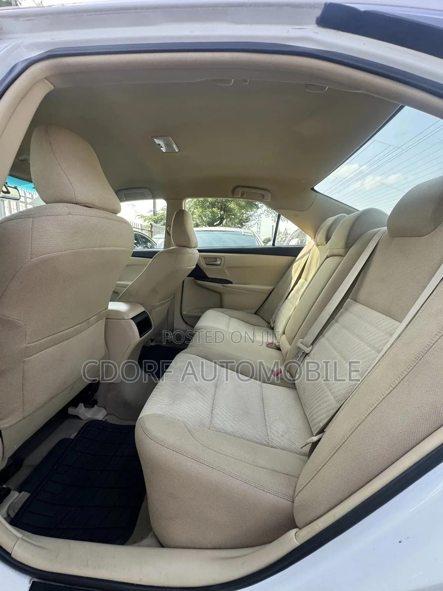 Toyota Camry LE 4dr Sedan (2.5L 4cyl 6A) 2015 White