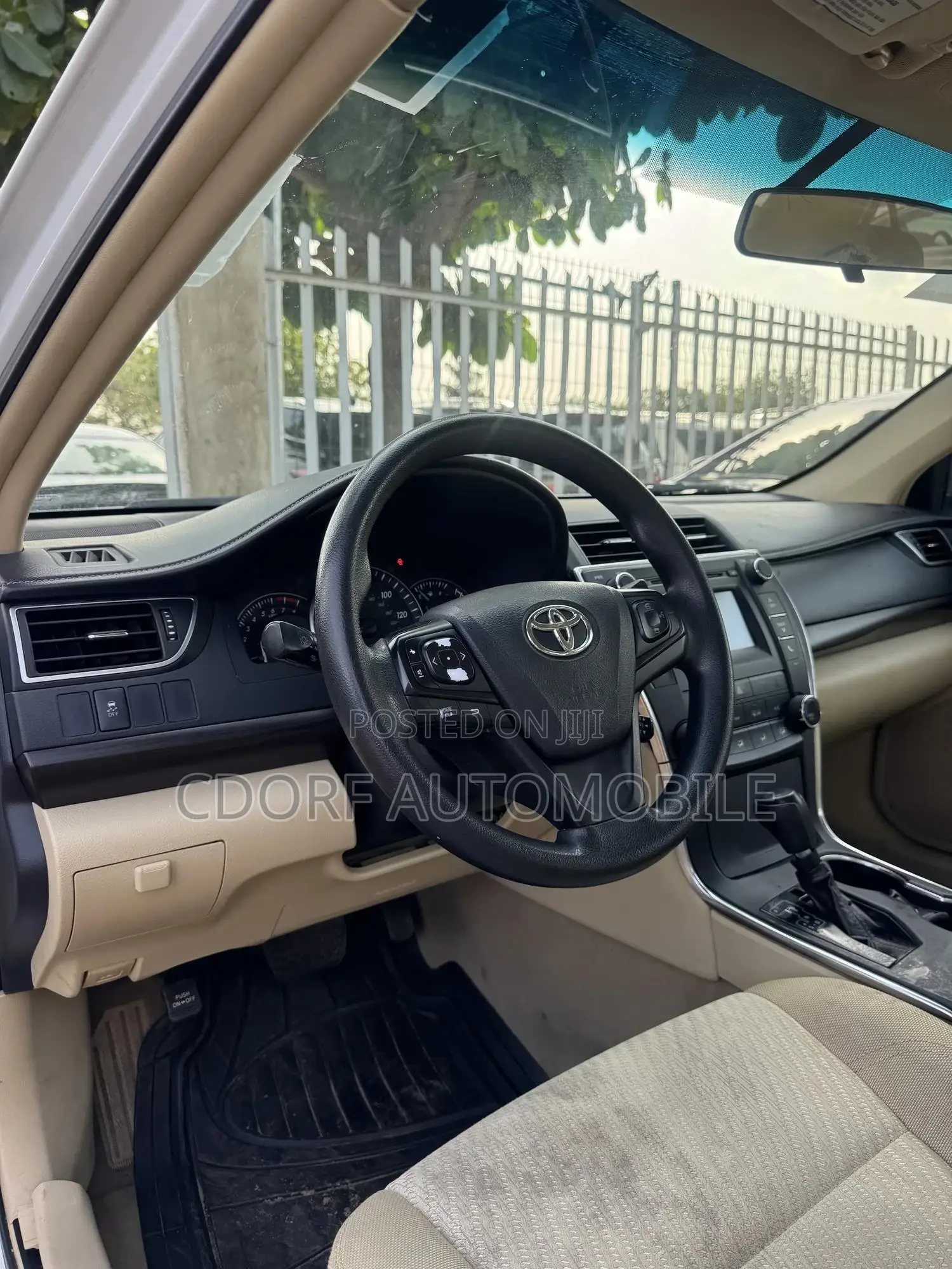 Toyota Camry LE 4dr Sedan (2.5L 4cyl 6A) 2015 White