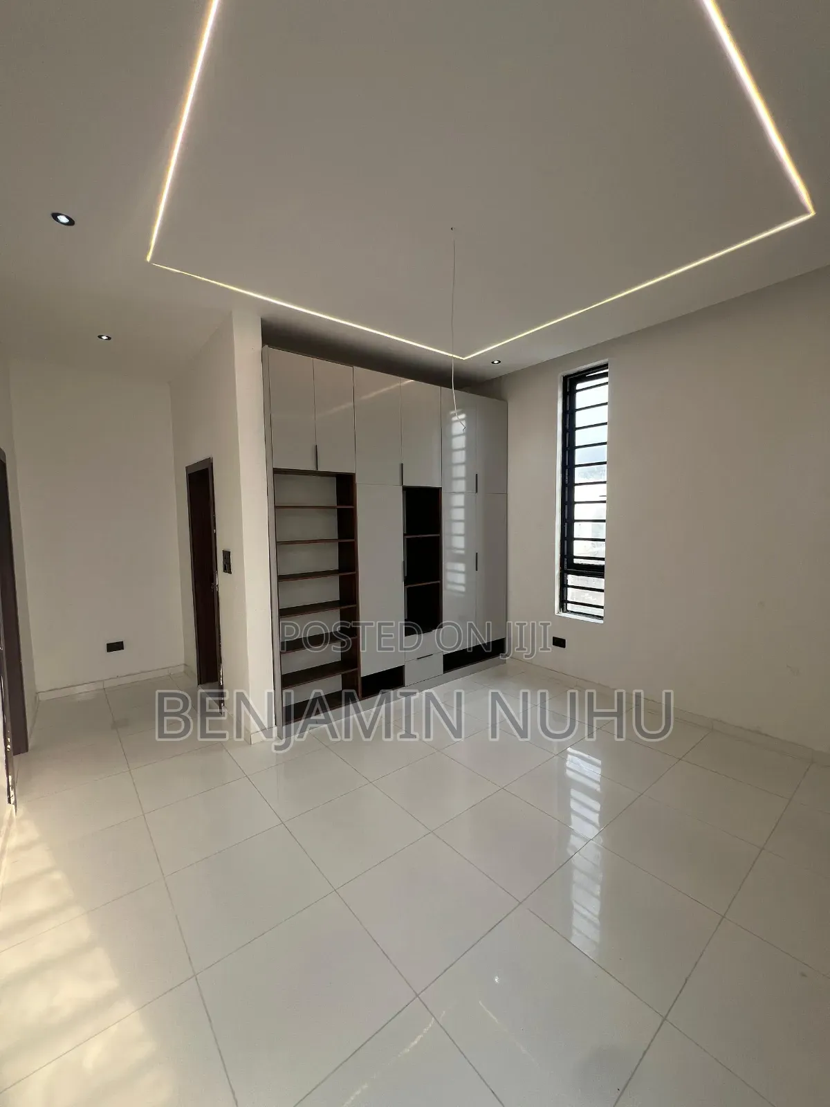 5bdrm Duplex in In A Mini Estate, Off Lekki-Epe Expressway for sale