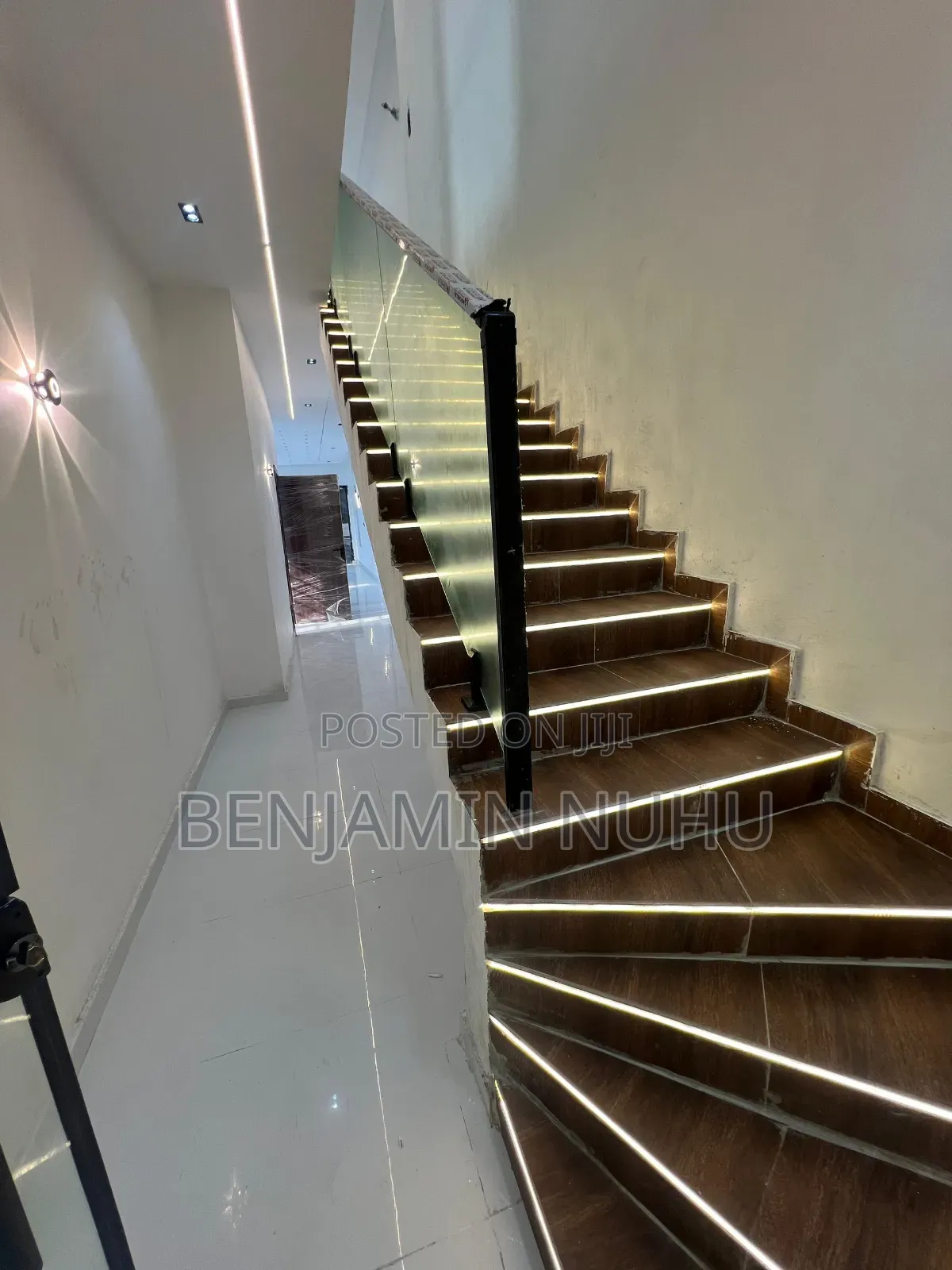 5bdrm Duplex in In A Mini Estate, Off Lekki-Epe Expressway for sale