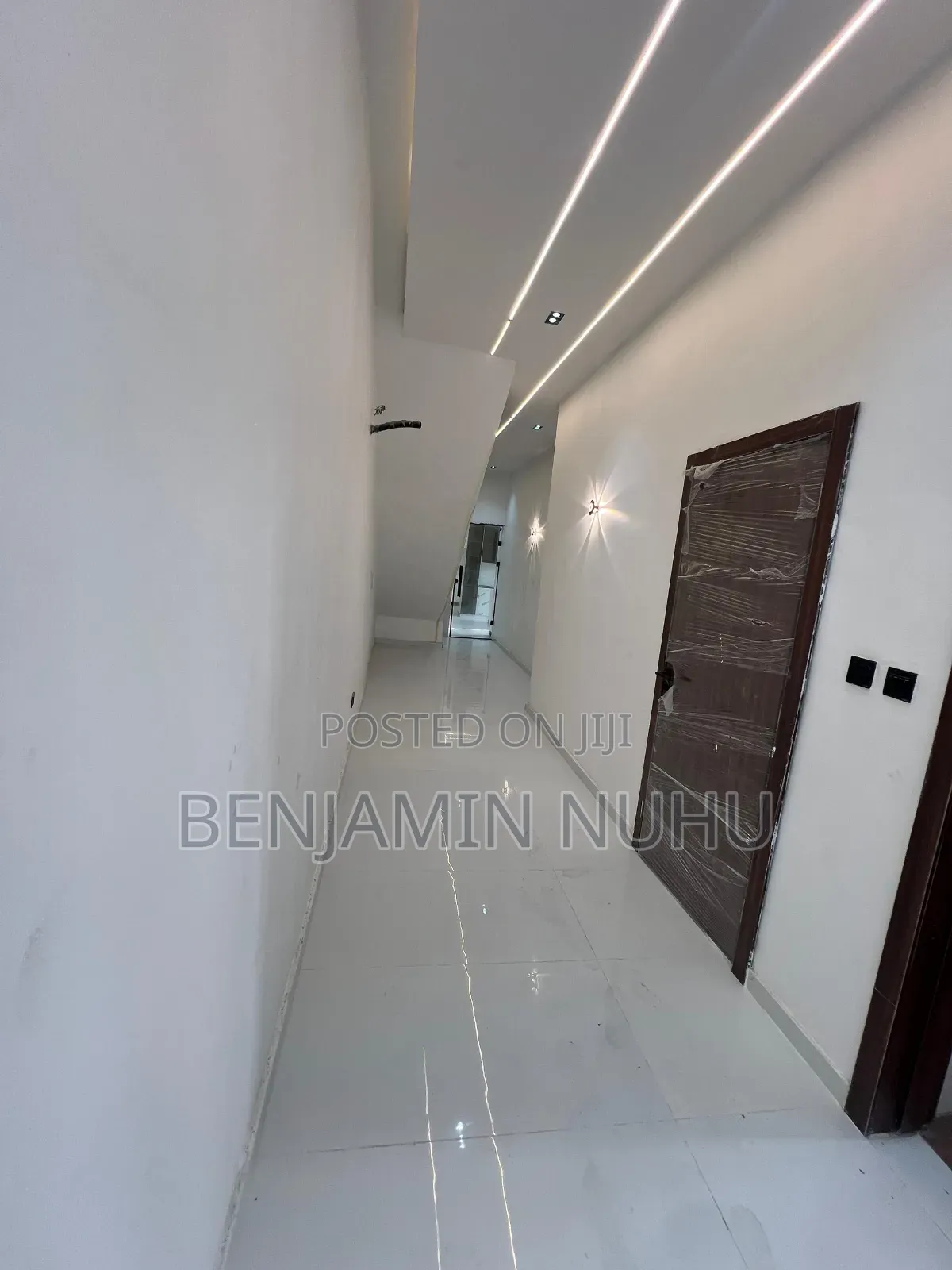 5bdrm Duplex in In A Mini Estate, Off Lekki-Epe Expressway for sale