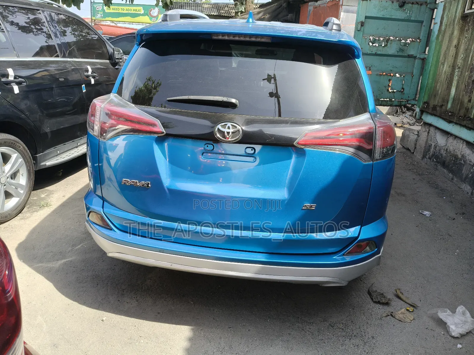 Toyota RAV4 SE FWD (2.5L 4cyl 6A) 2017 Blue