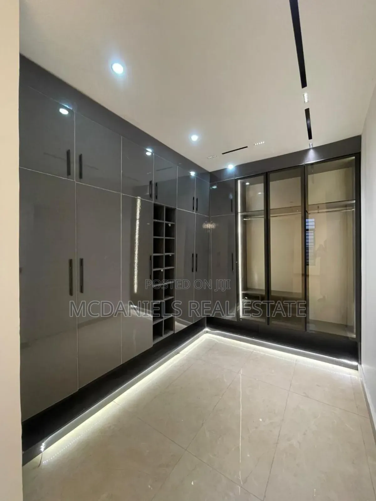 5bdrm Duplex in Osapa london for sale