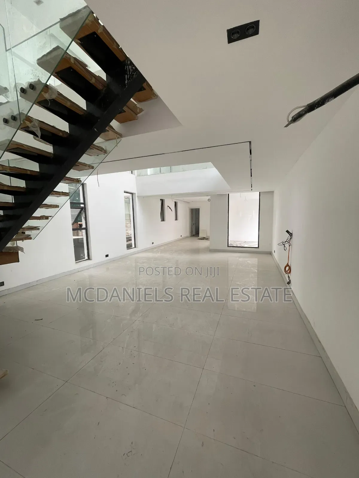 5bdrm Duplex in Osapa london for sale