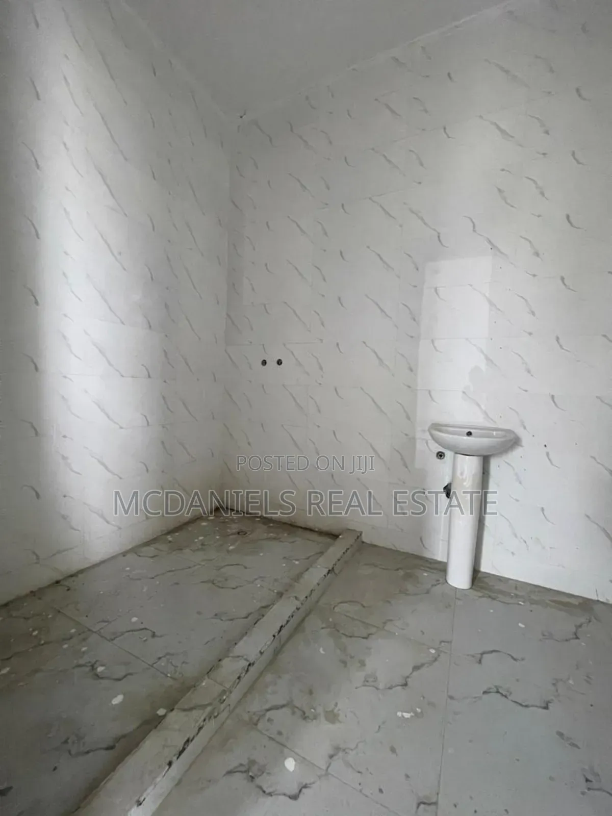 4bdrm Duplex in Osapa london for sale