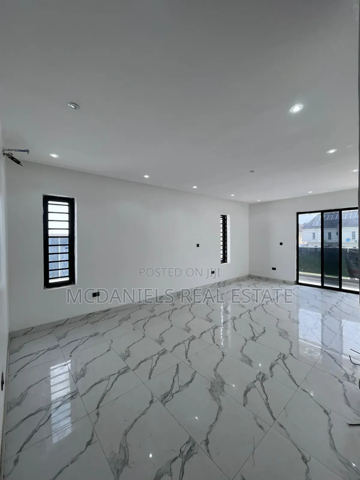 5bdrm Duplex in Ikota for sale