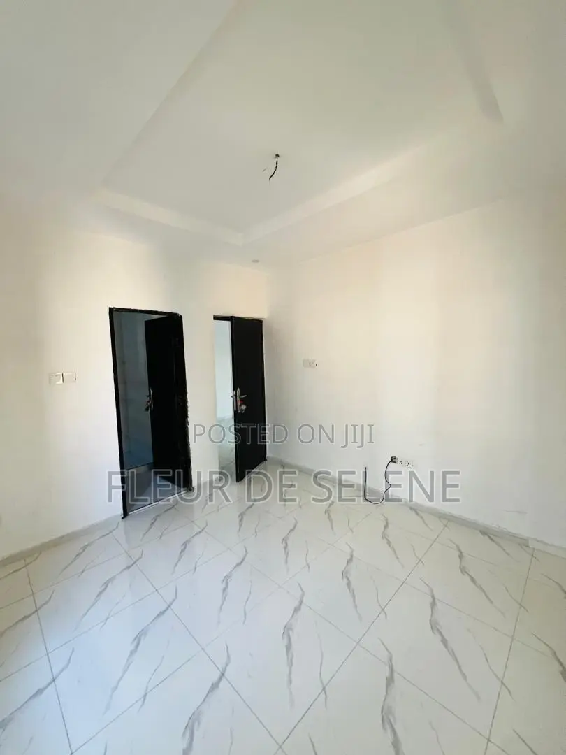 1bdrm Block of Flats in Off Lekki-Epe Expressway for sale
