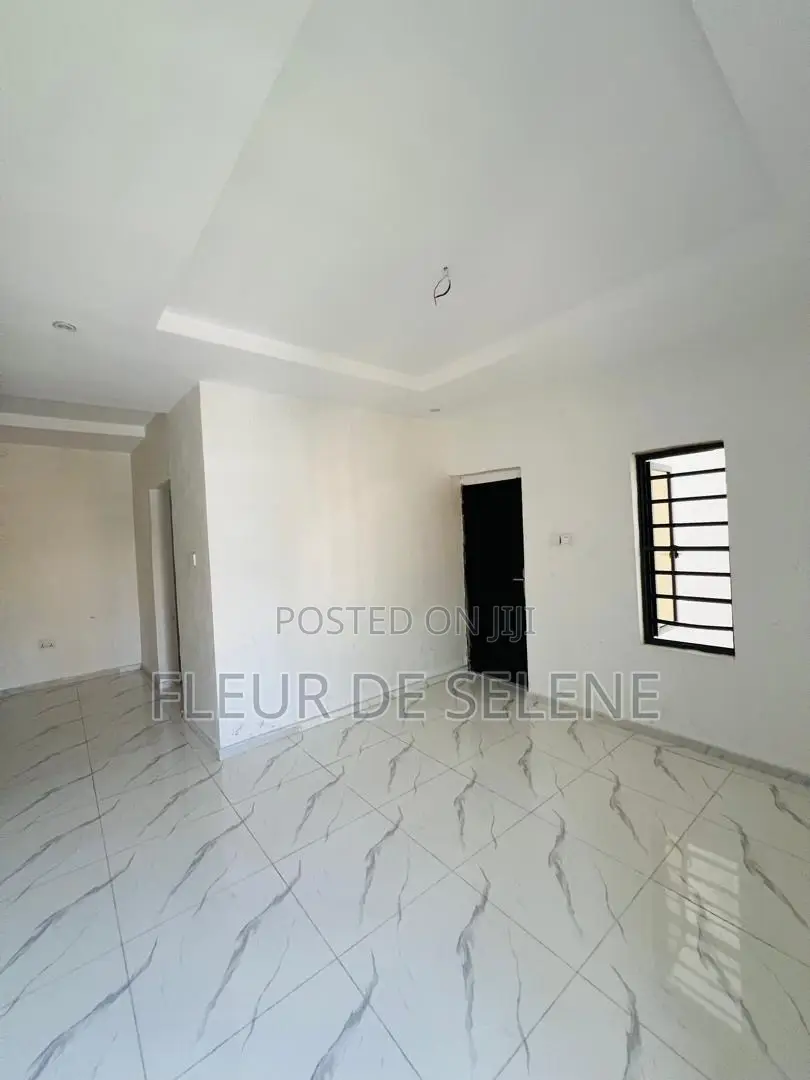 1bdrm Block of Flats in Off Lekki-Epe Expressway for sale