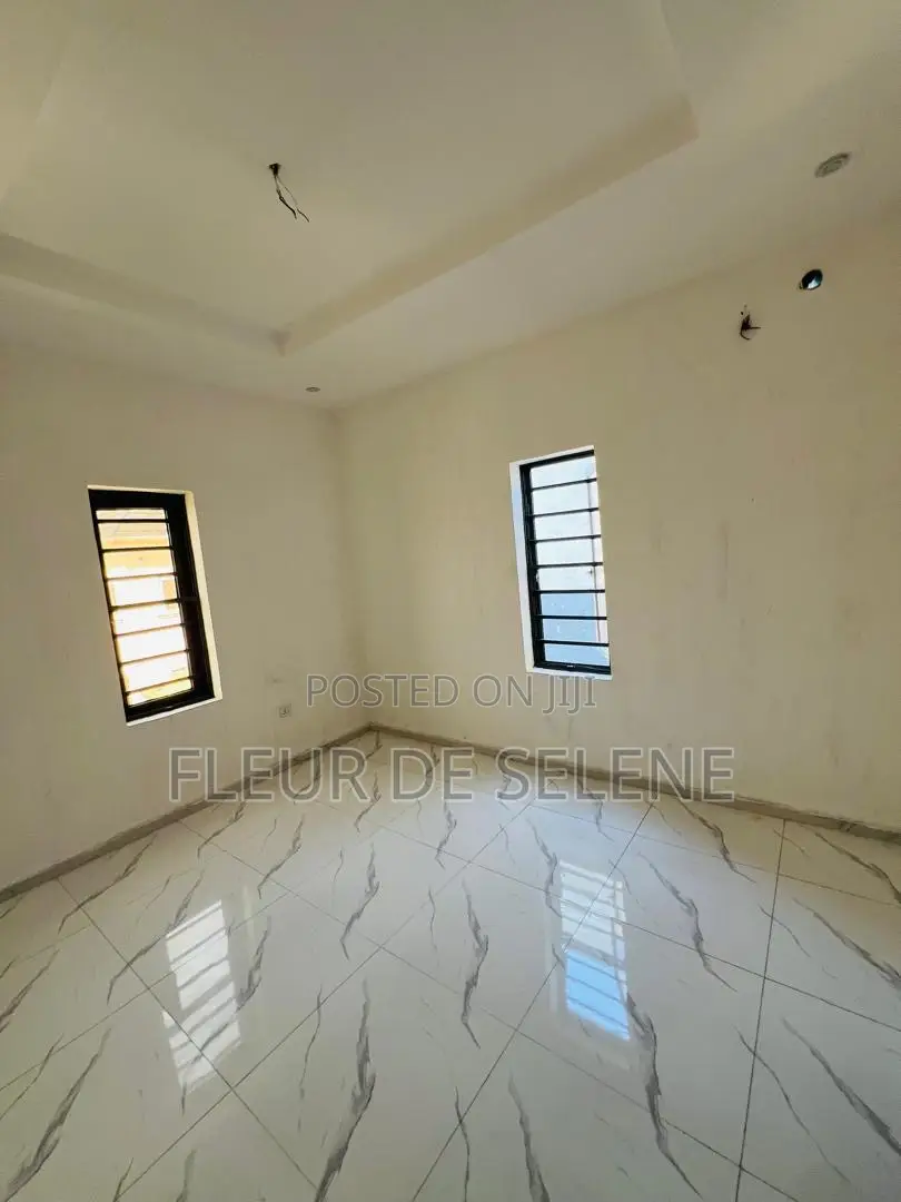 1bdrm Block of Flats in Off Lekki-Epe Expressway for sale