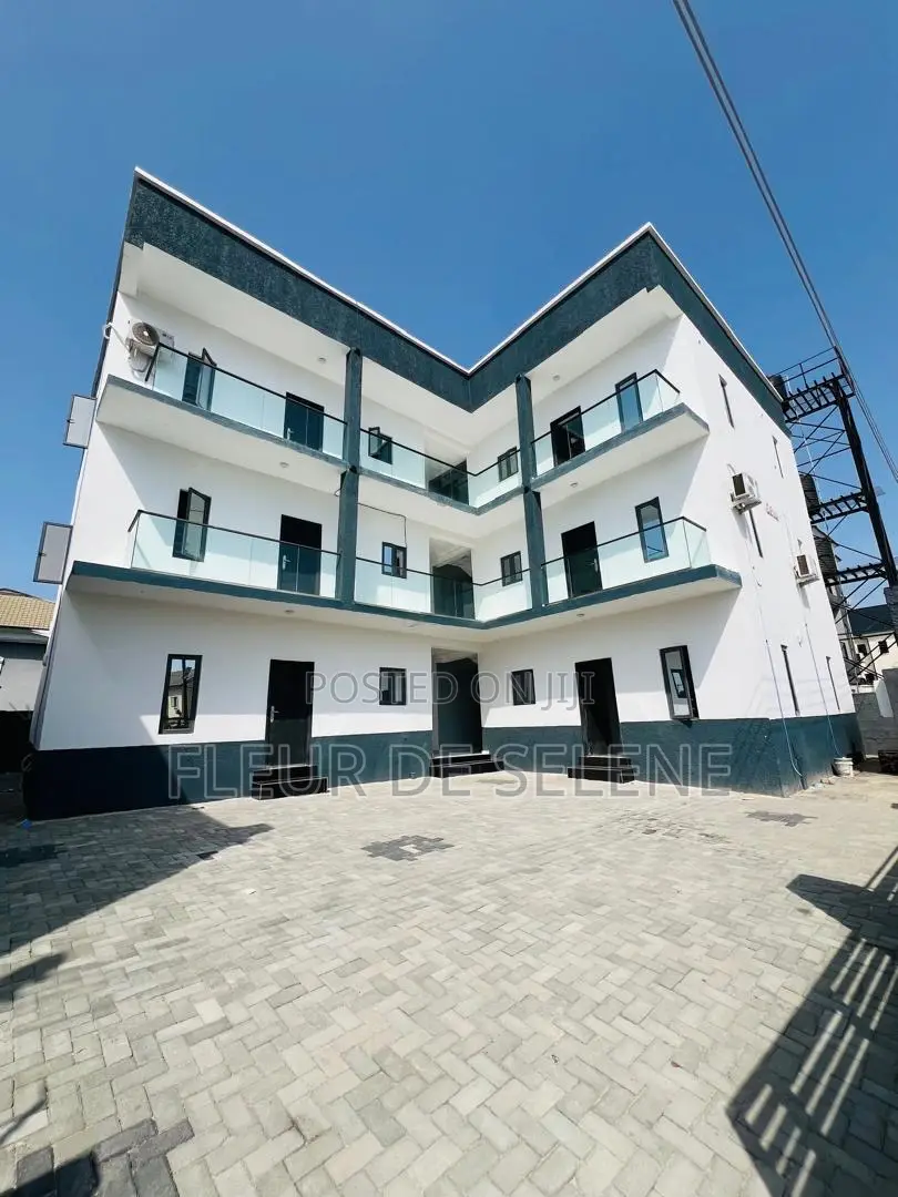 1bdrm Block of Flats in Off Lekki-Epe Expressway for sale