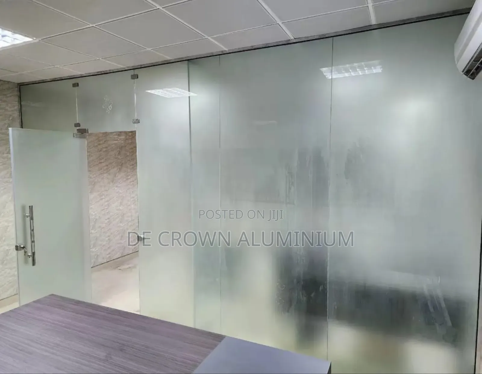 Frameless Office Partition With 10mm Frosted Glass – Modern Professi