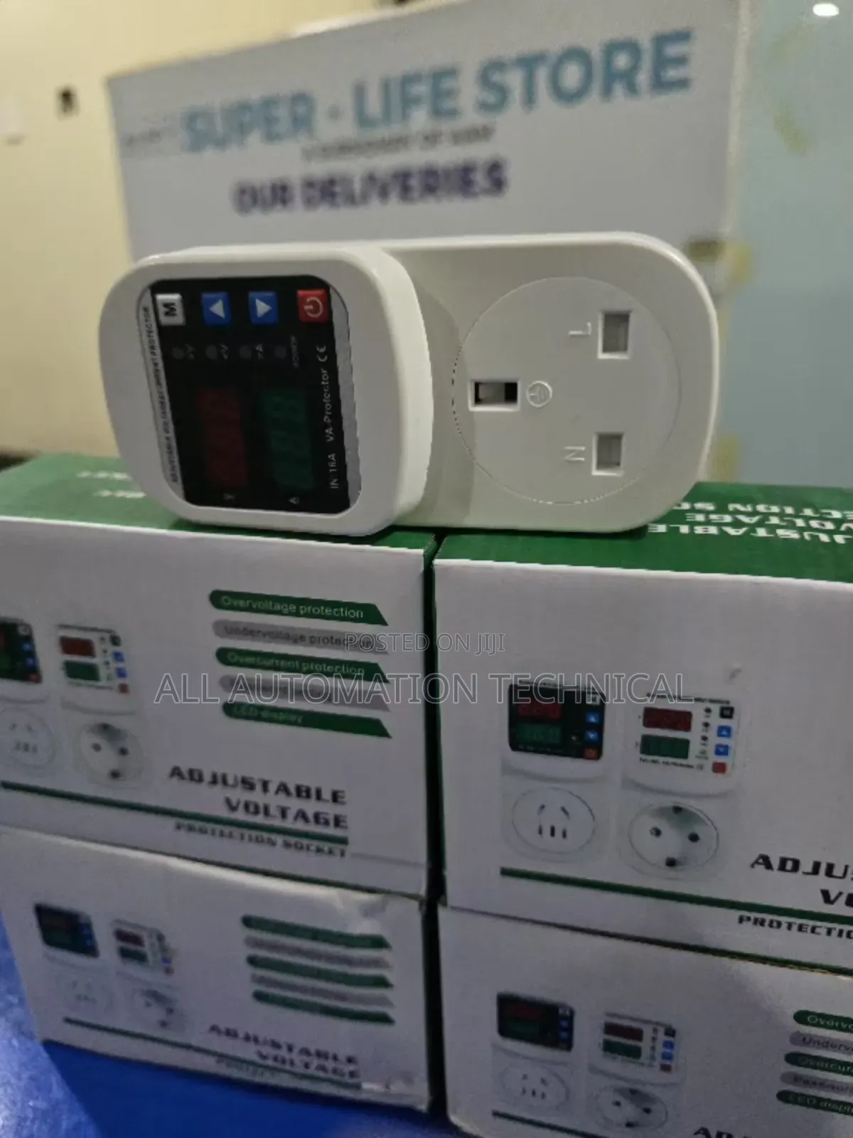 Self Resetting Automatic Voltage Current Protector Socket Ac 220v 16a