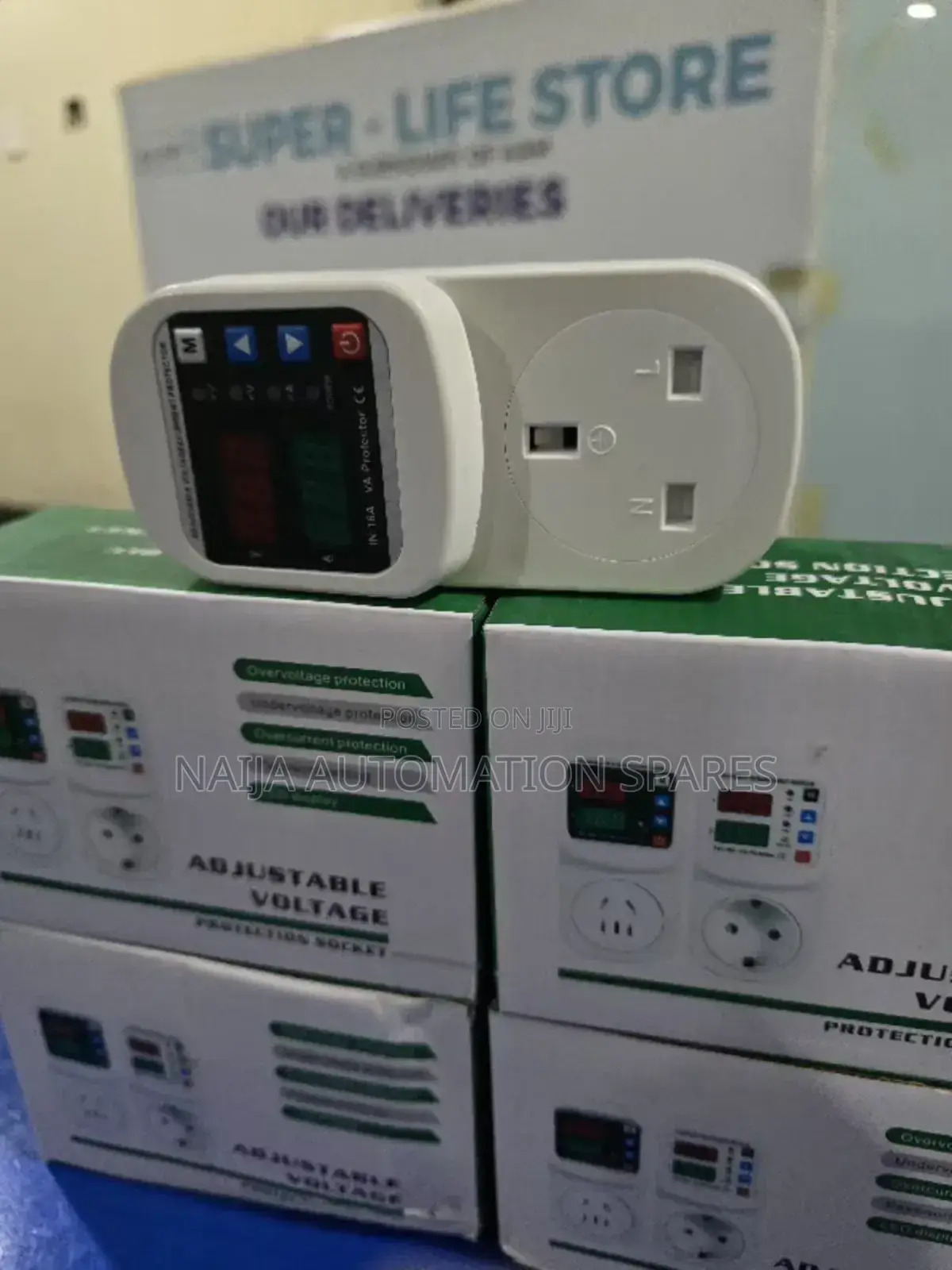 Self Resetting Automatic Voltage Current Protector Socket Ac 220v 16a