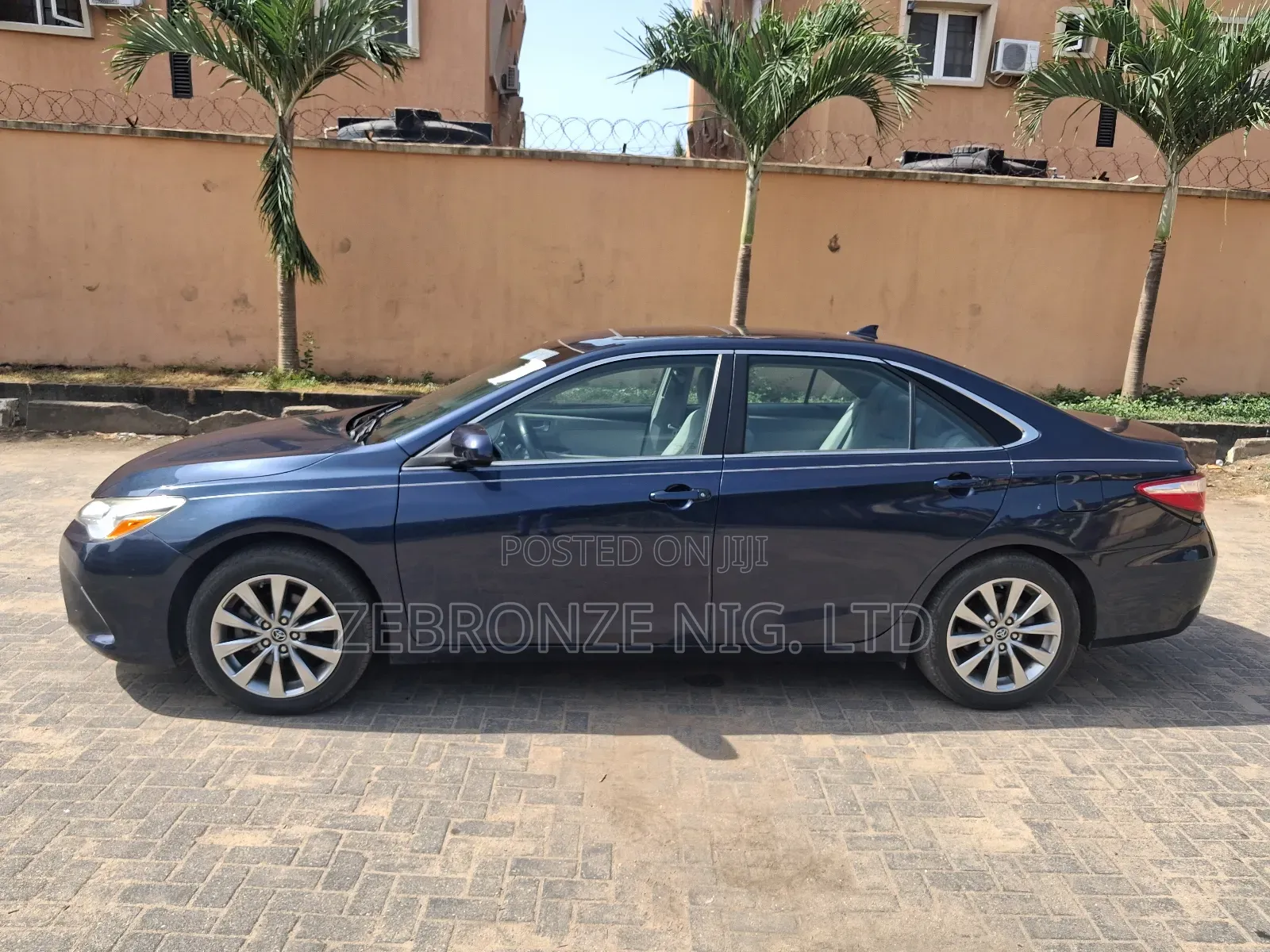 Toyota Camry XLE 4dr Sedan (2.5L 4cyl 6A) 2017 Blue