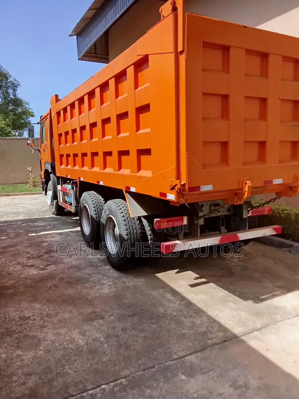 Refurbished 12tyres Foreign Used Howo Tipper Dump Truck.