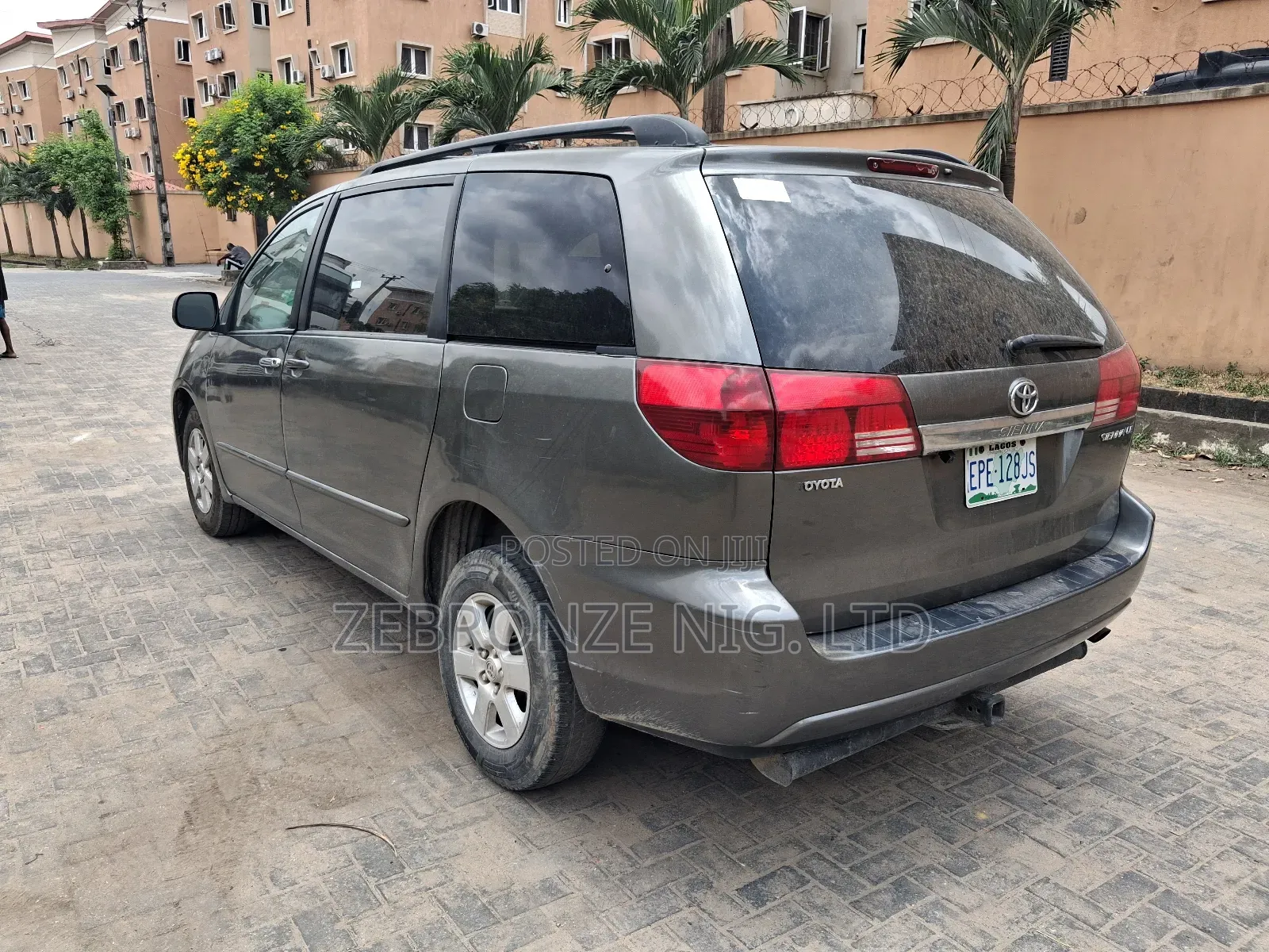 Toyota Sienna LE AWD 2005 Gray
