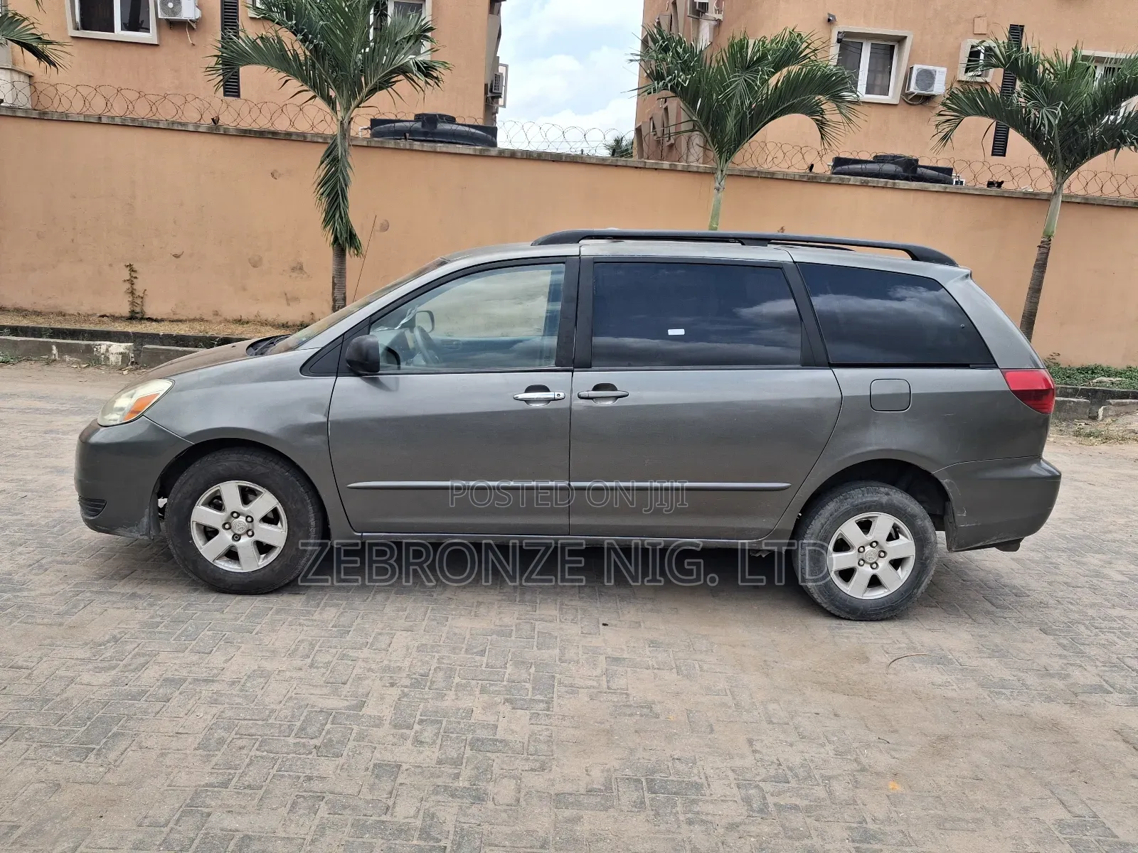 Toyota Sienna LE AWD 2005 Gray