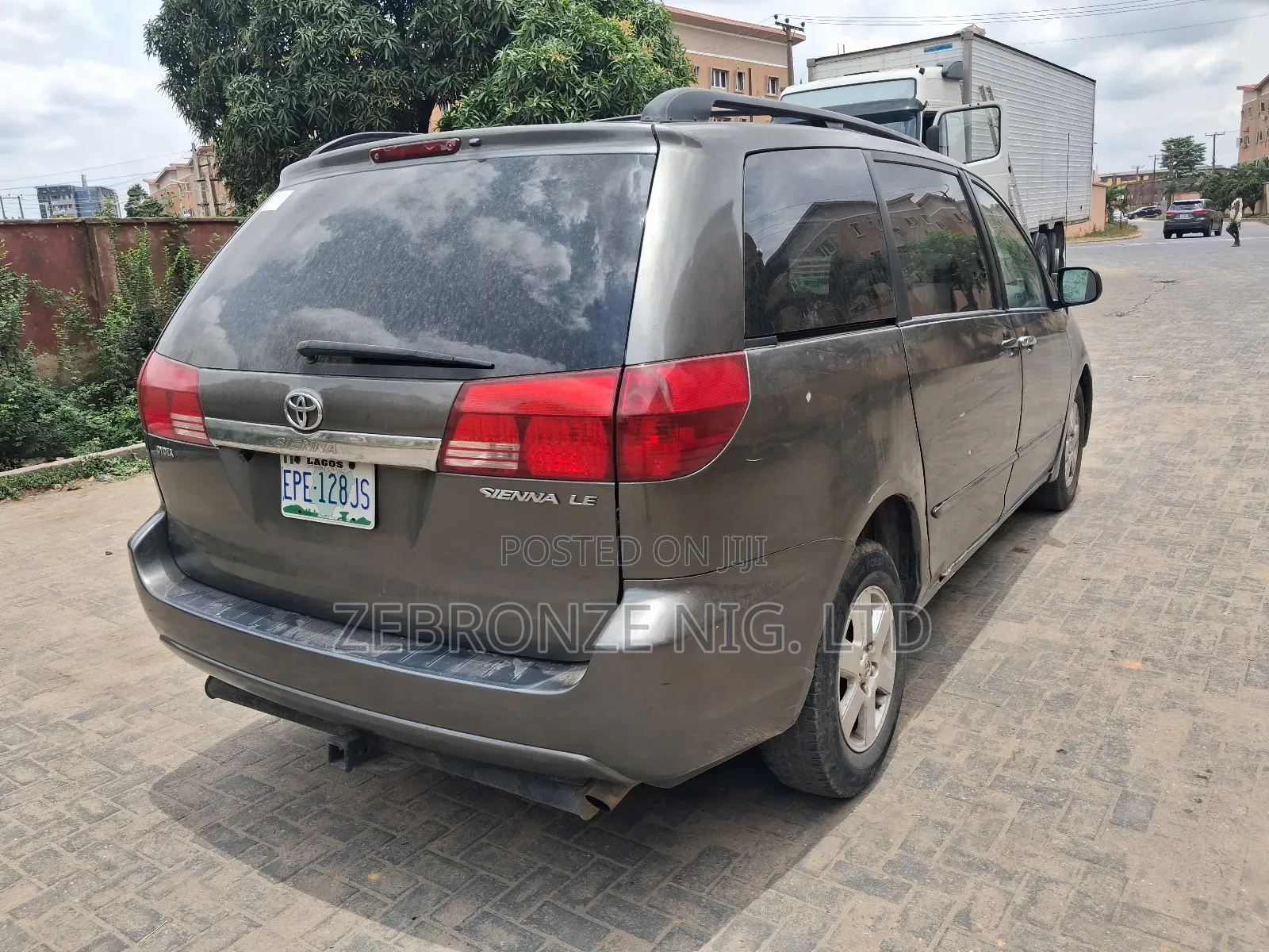 Toyota Sienna LE AWD 2005 Gray