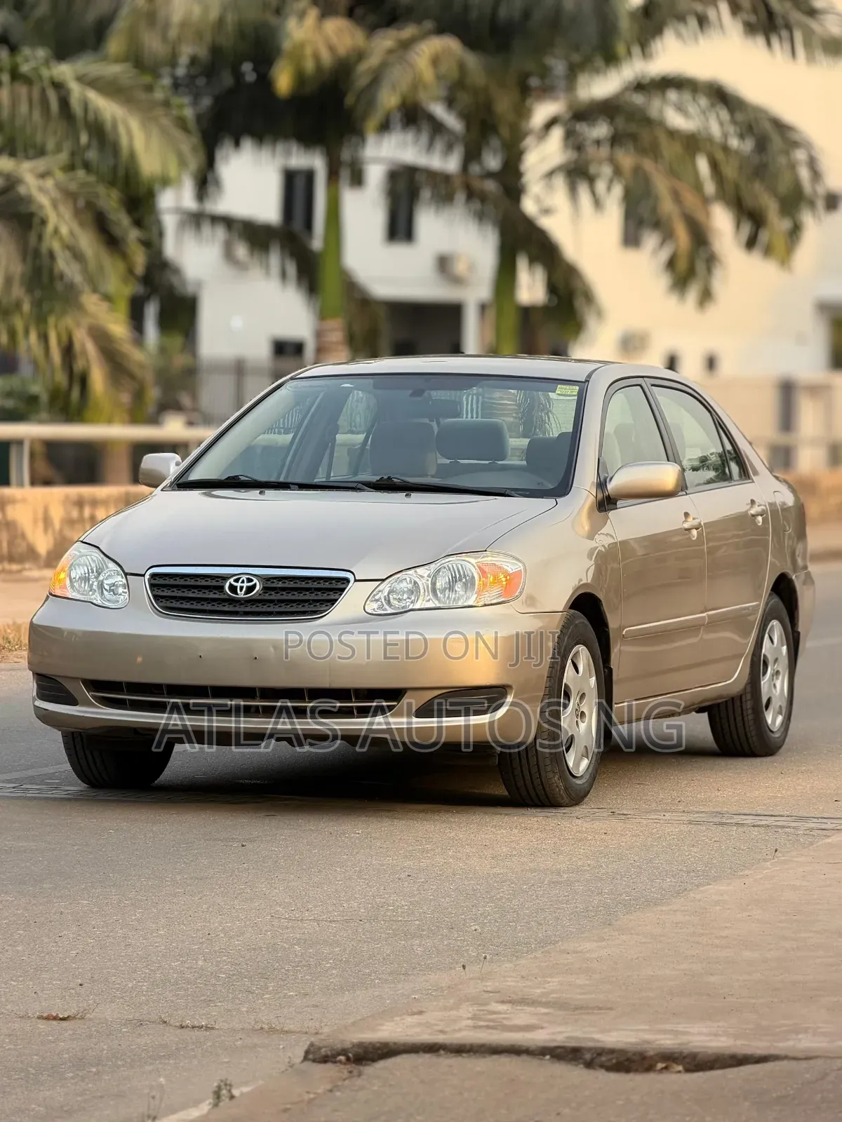 Toyota Corolla LE 2005 Gold
