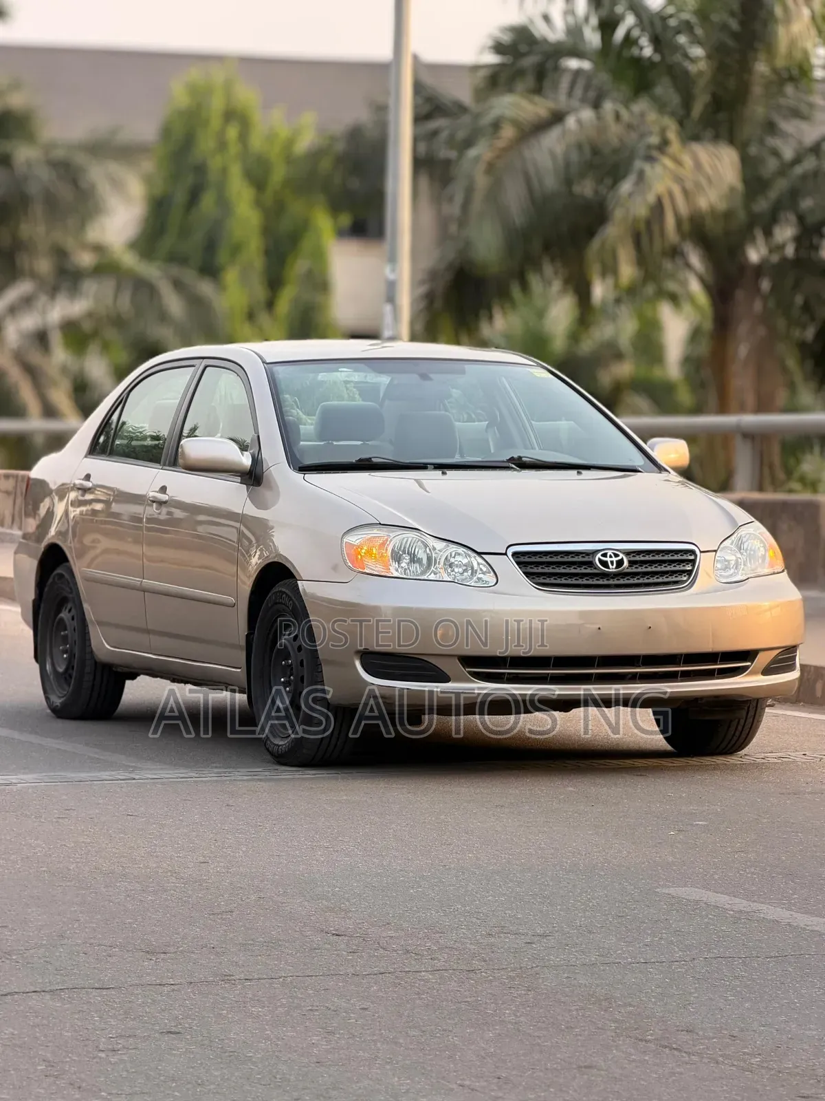 Toyota Corolla LE 2005 Gold