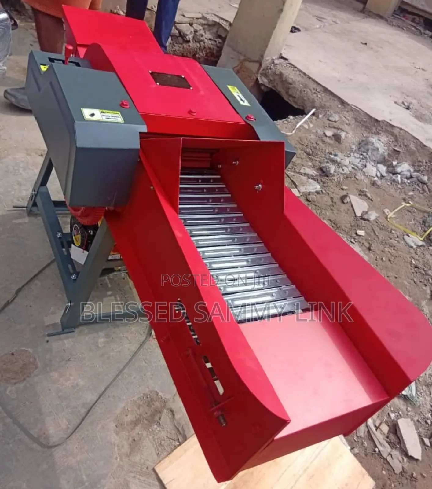 Chaff Cutter With Conveyor