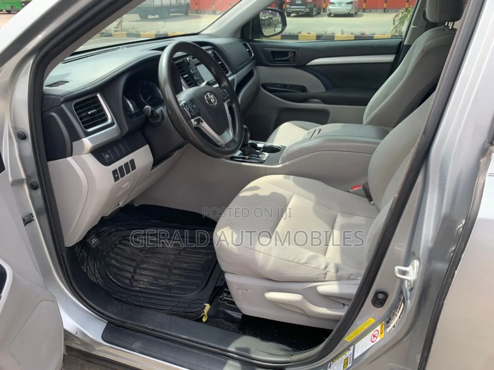 Toyota Highlander LE 4x2 (2.7L 4cyl 6A) 2018 Silver