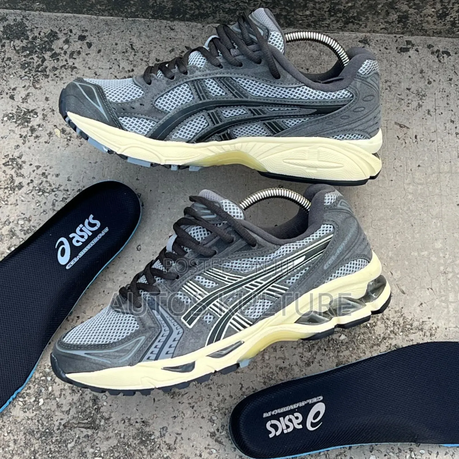 Asics Sneakers