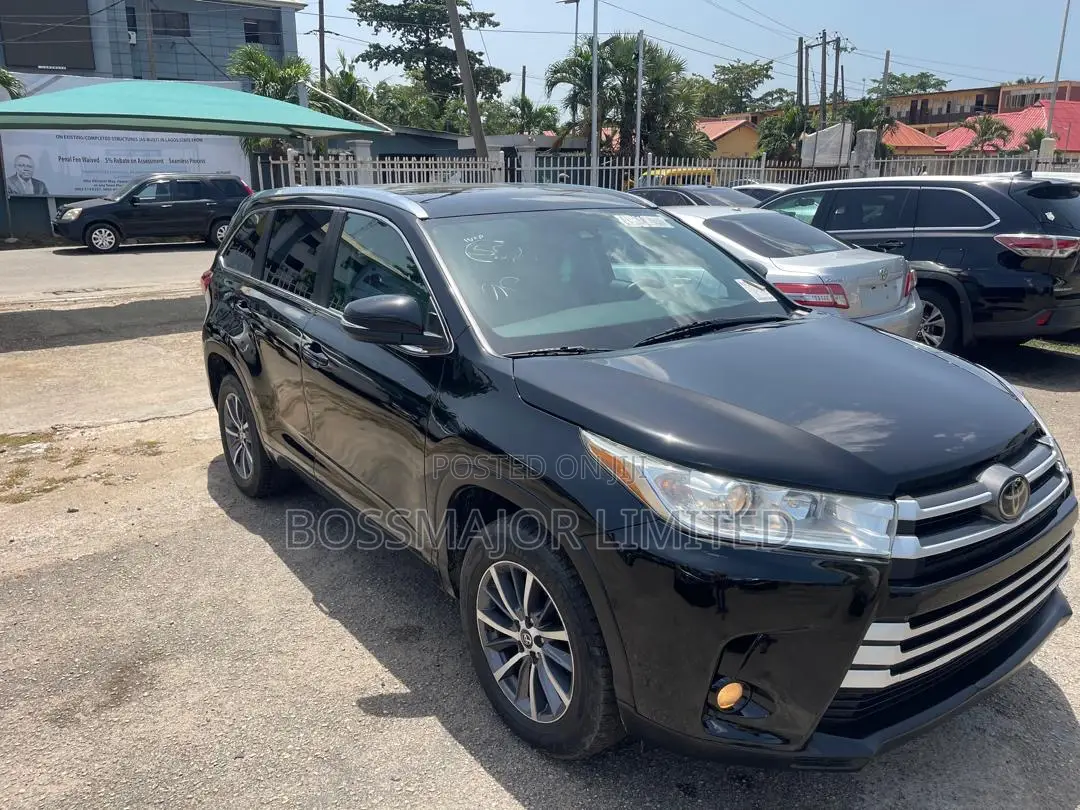 Toyota Highlander XLE 4x2 V6 (3.5L 6cyl 8A) 2018 Black