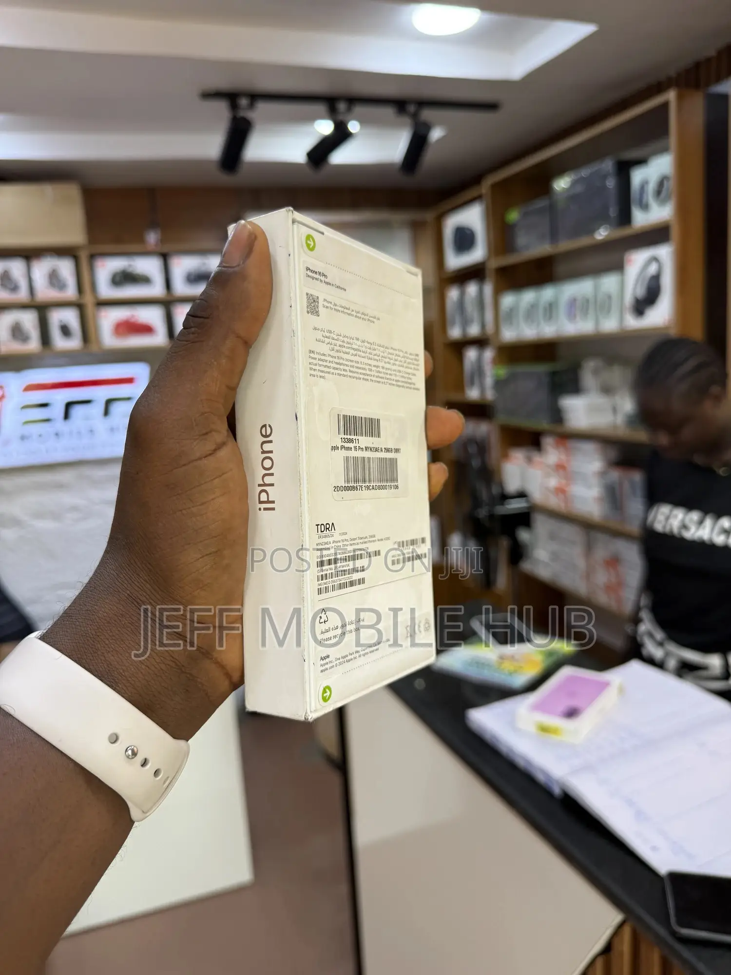 New Apple iPhone 16 Pro 256 GB Gold