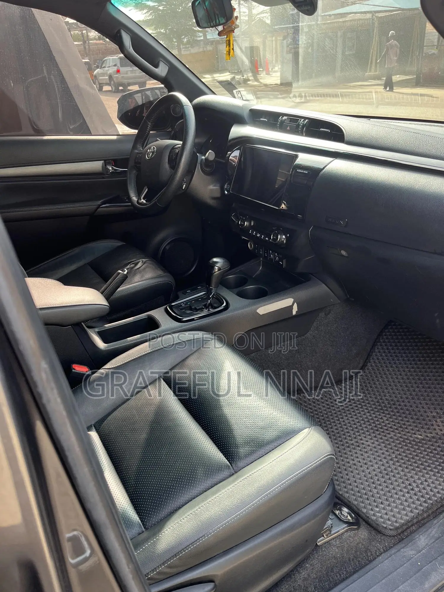 Toyota Hilux 2023 Gray