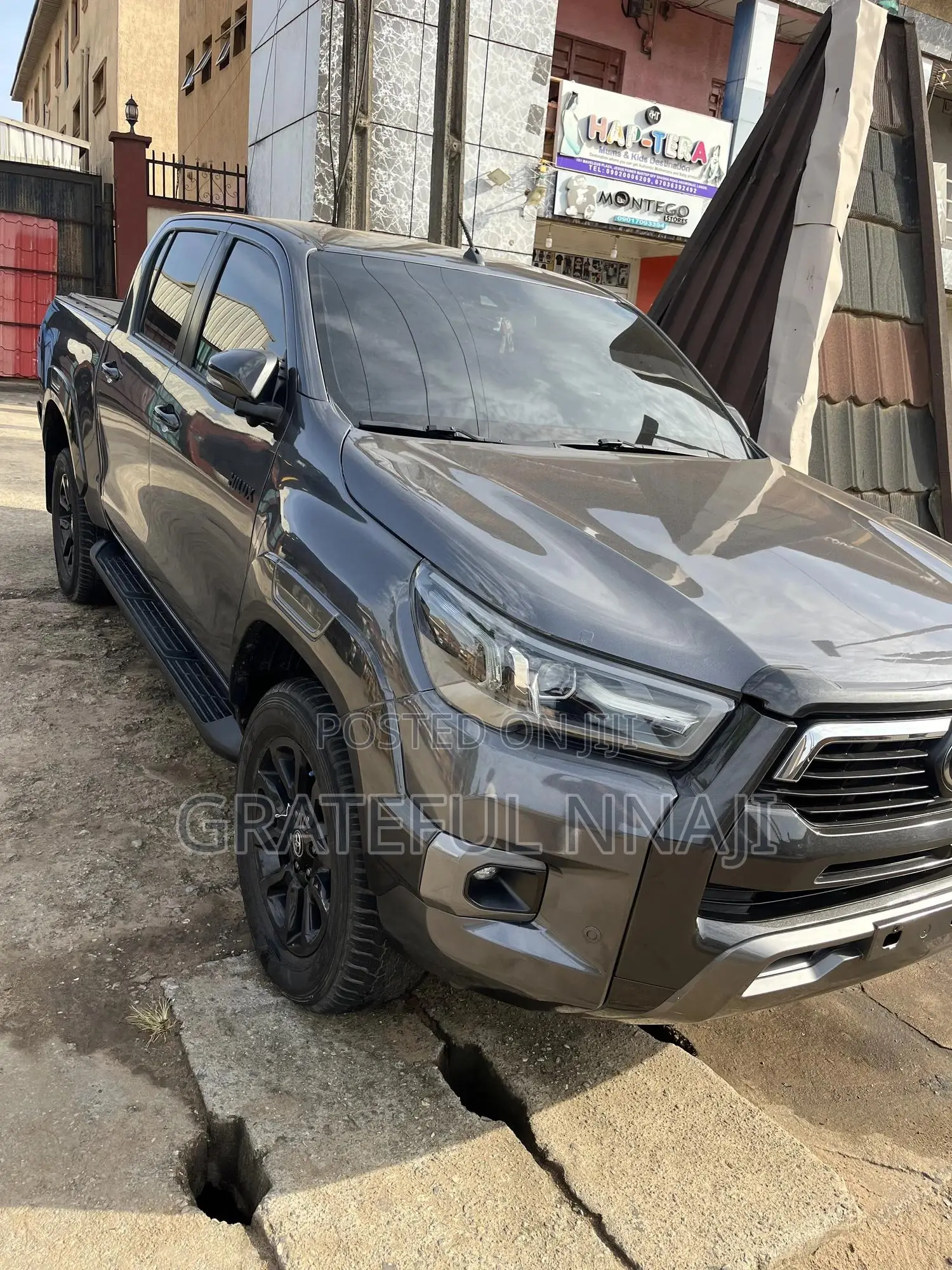 Toyota Hilux 2023 Gray