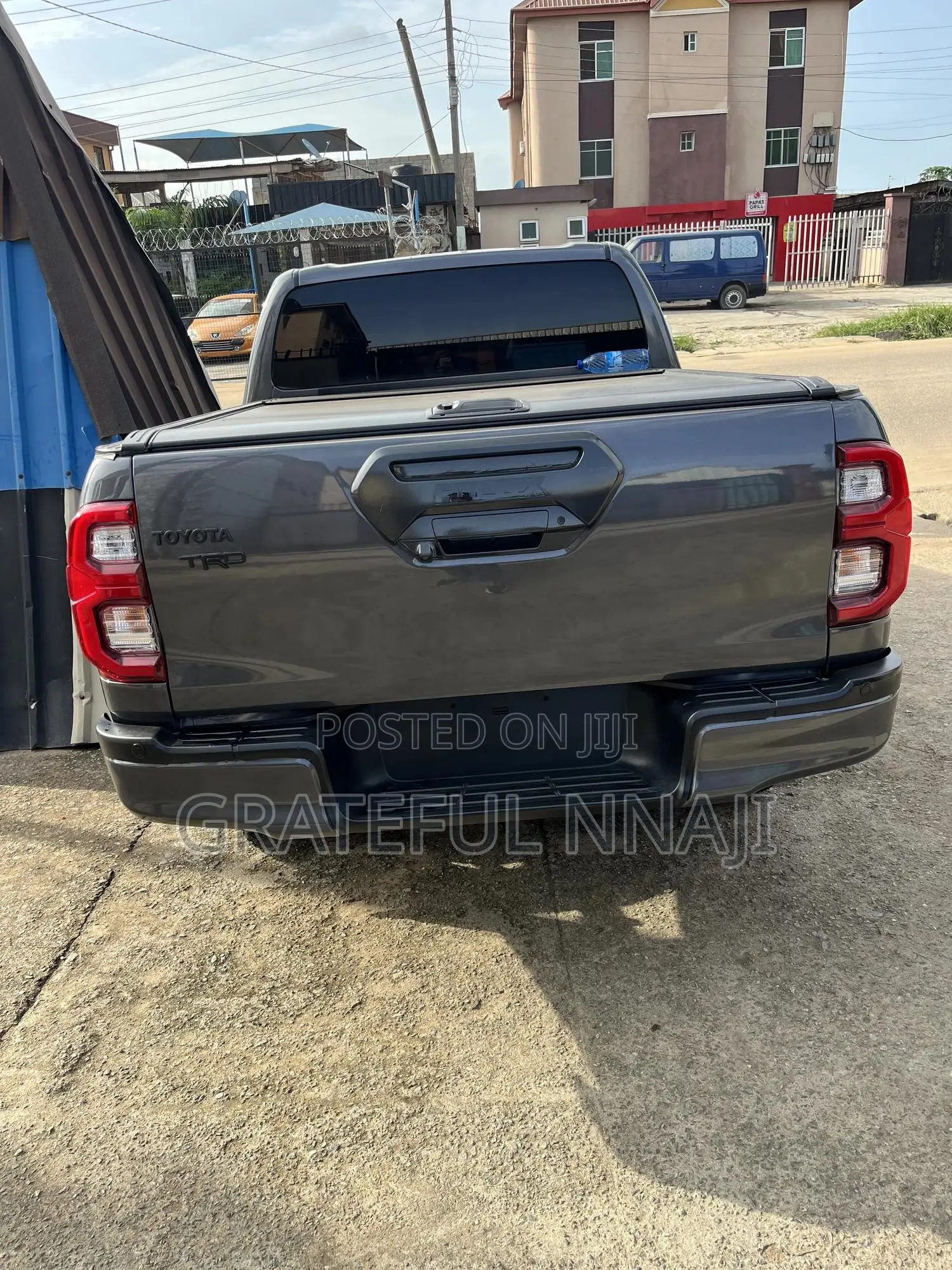 Toyota Hilux 2023 Gray