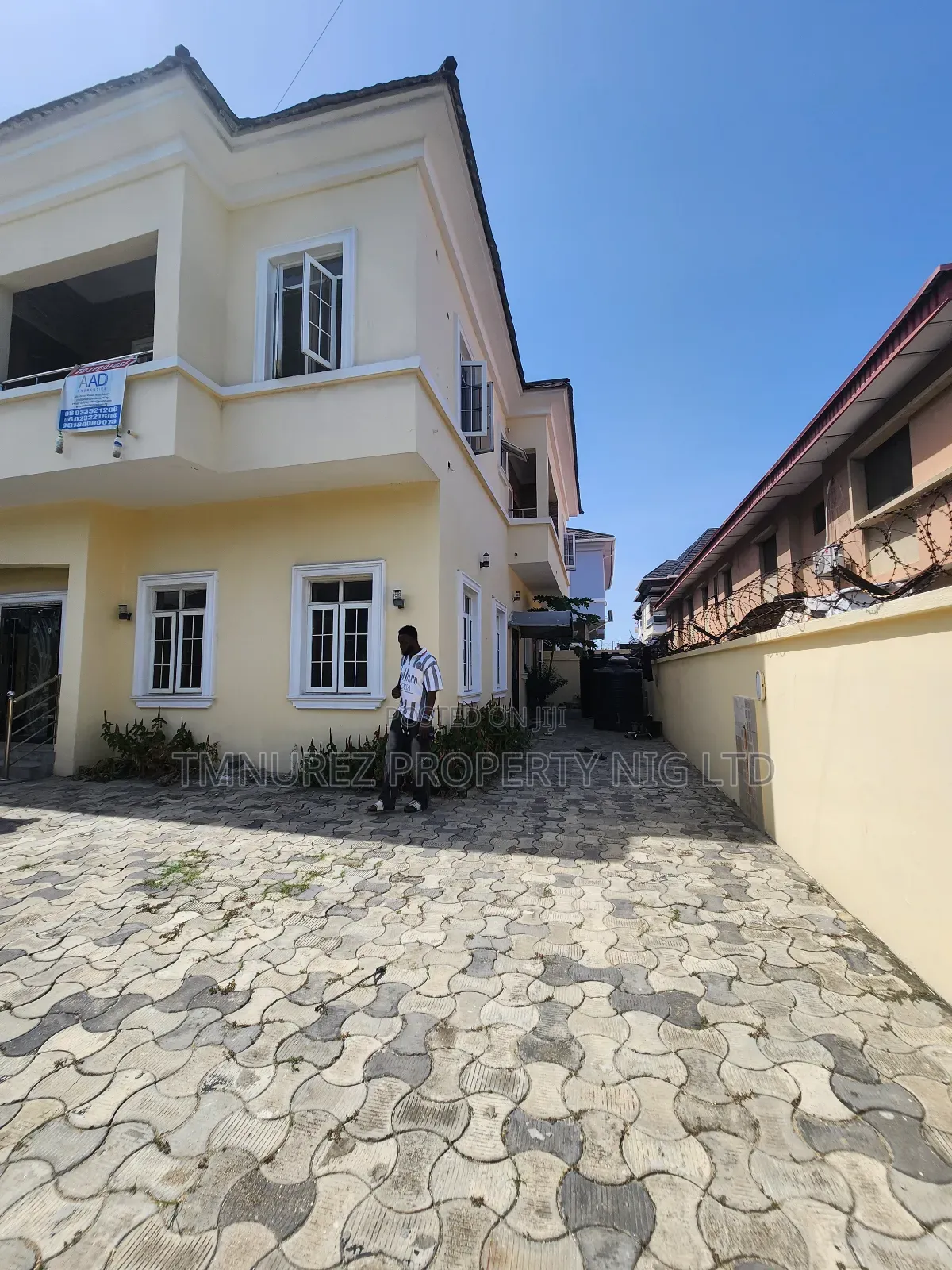 5bdrm Duplex in Chevron for rent