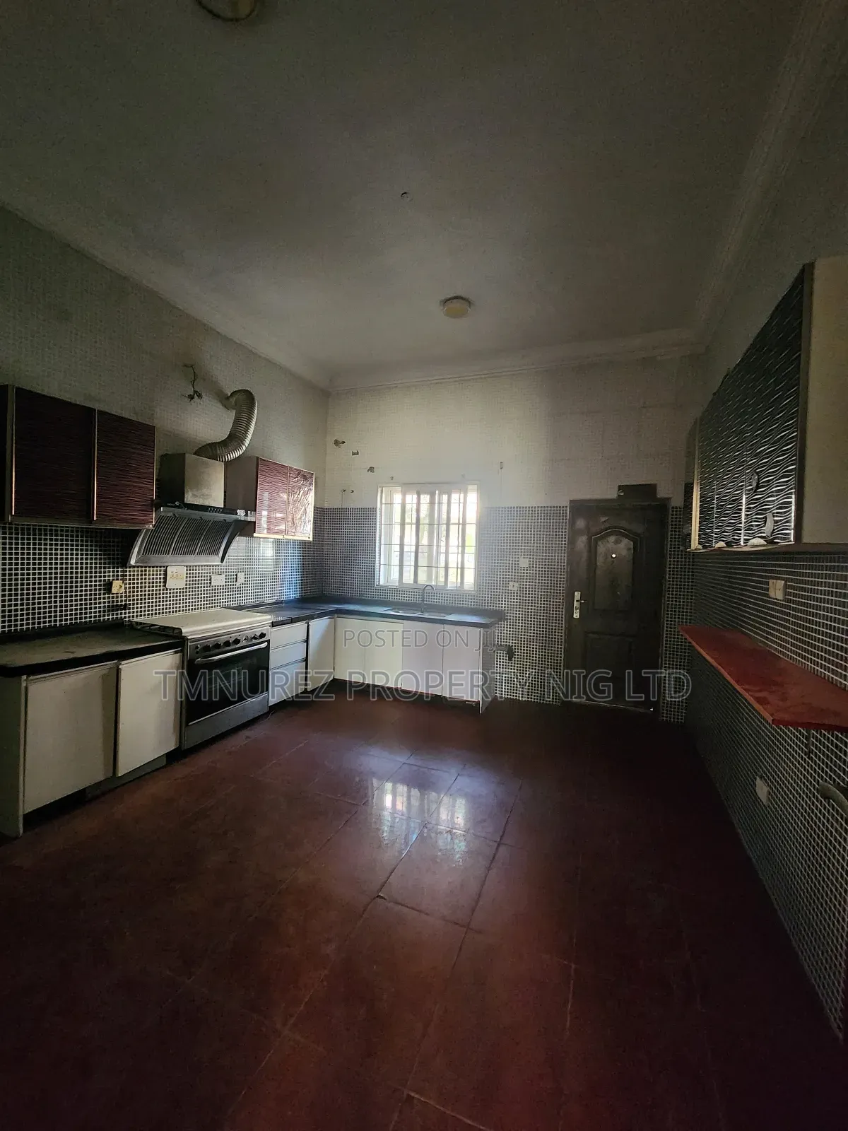 5bdrm Duplex in Chevron for rent