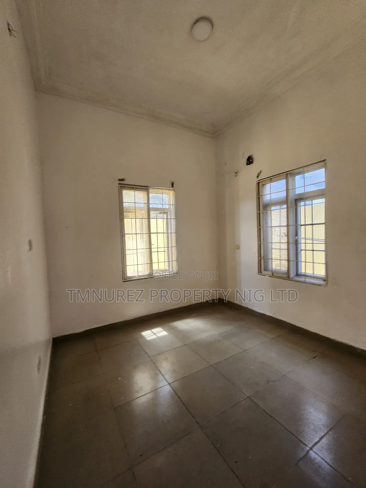 5bdrm Duplex in Chevron for rent