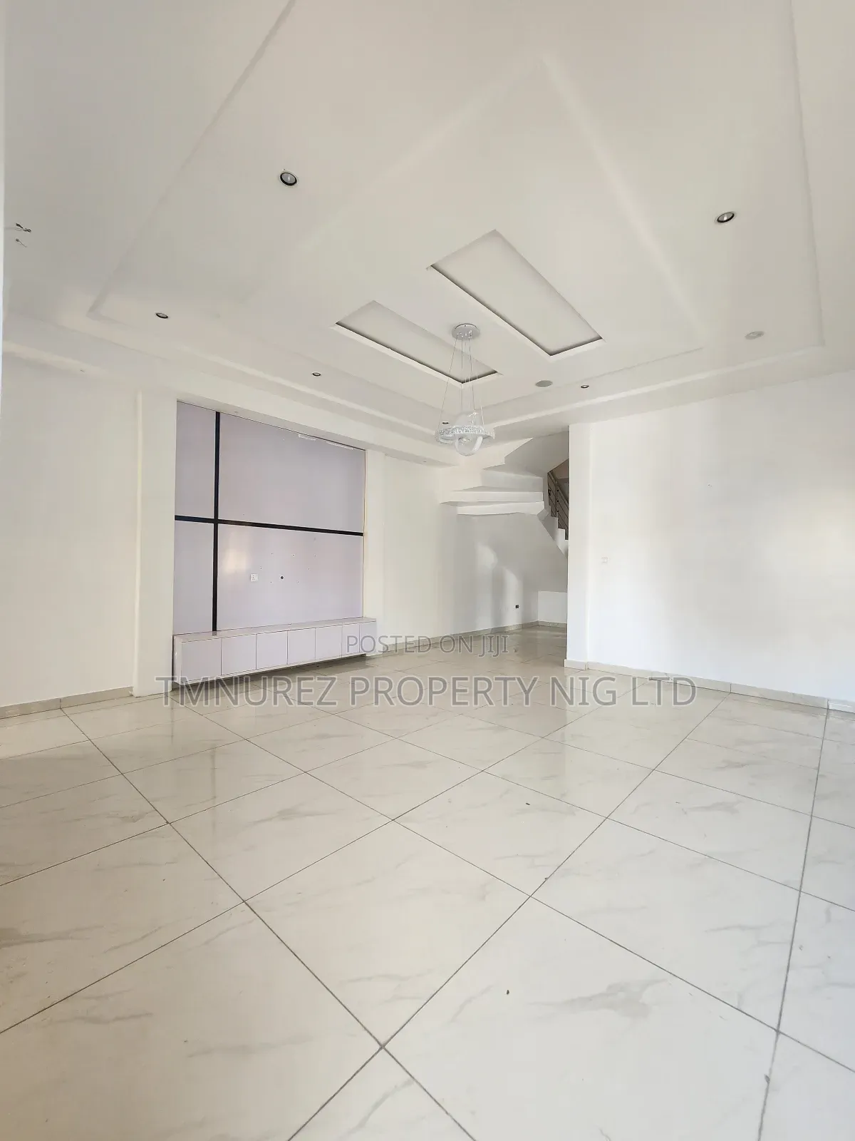 4bdrm Duplex in Chevron for rent