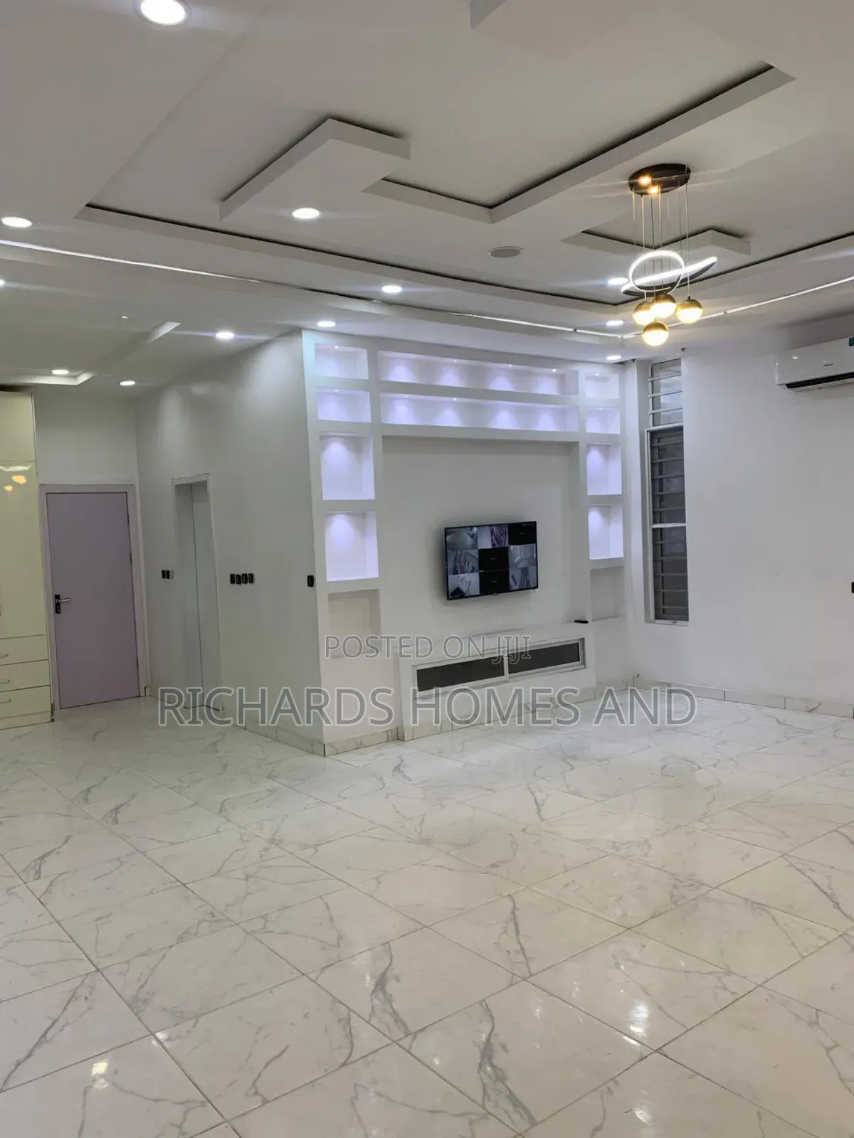 5bdrm House in Osapa London for rent