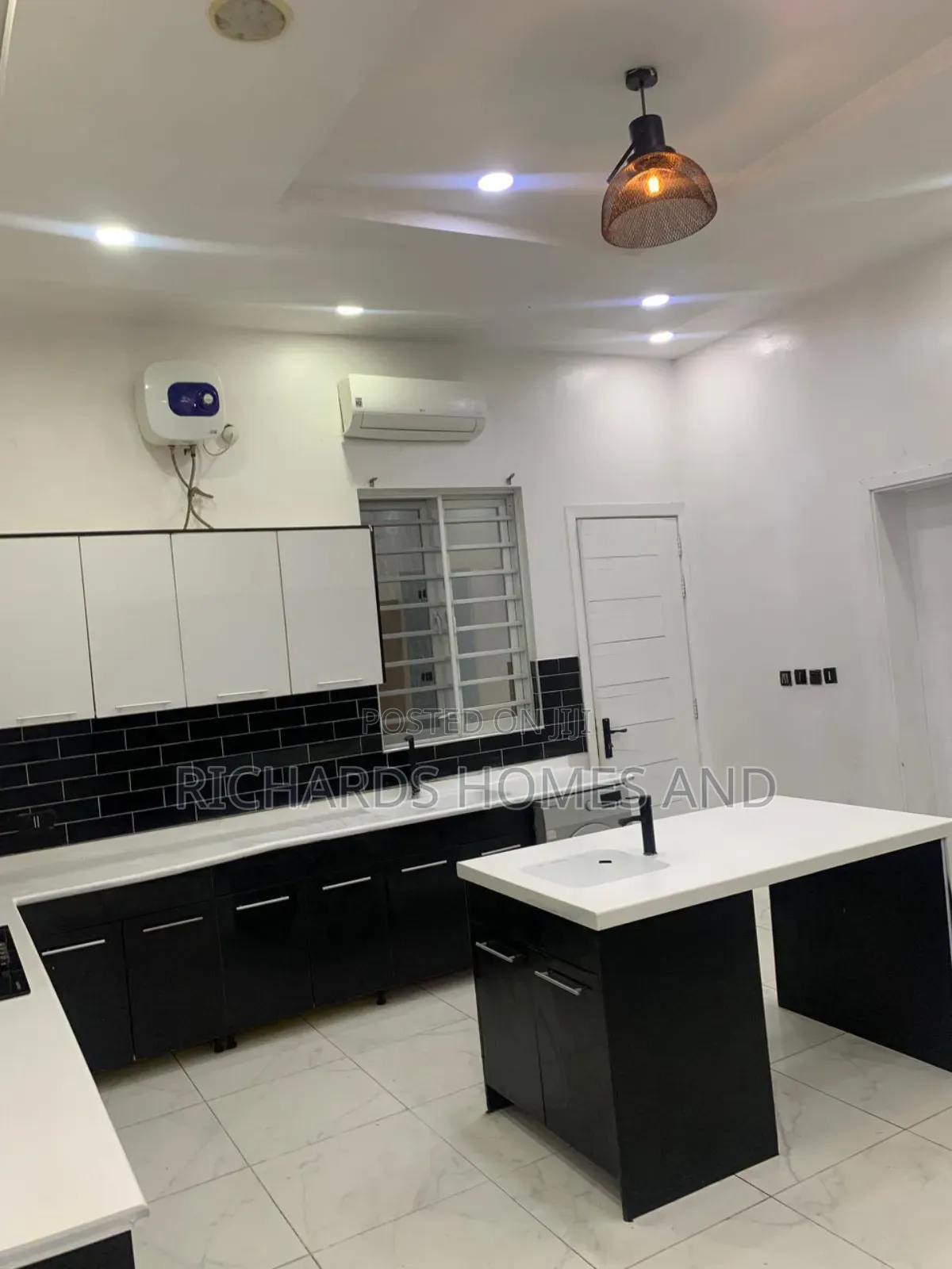 5bdrm House in Osapa London for rent