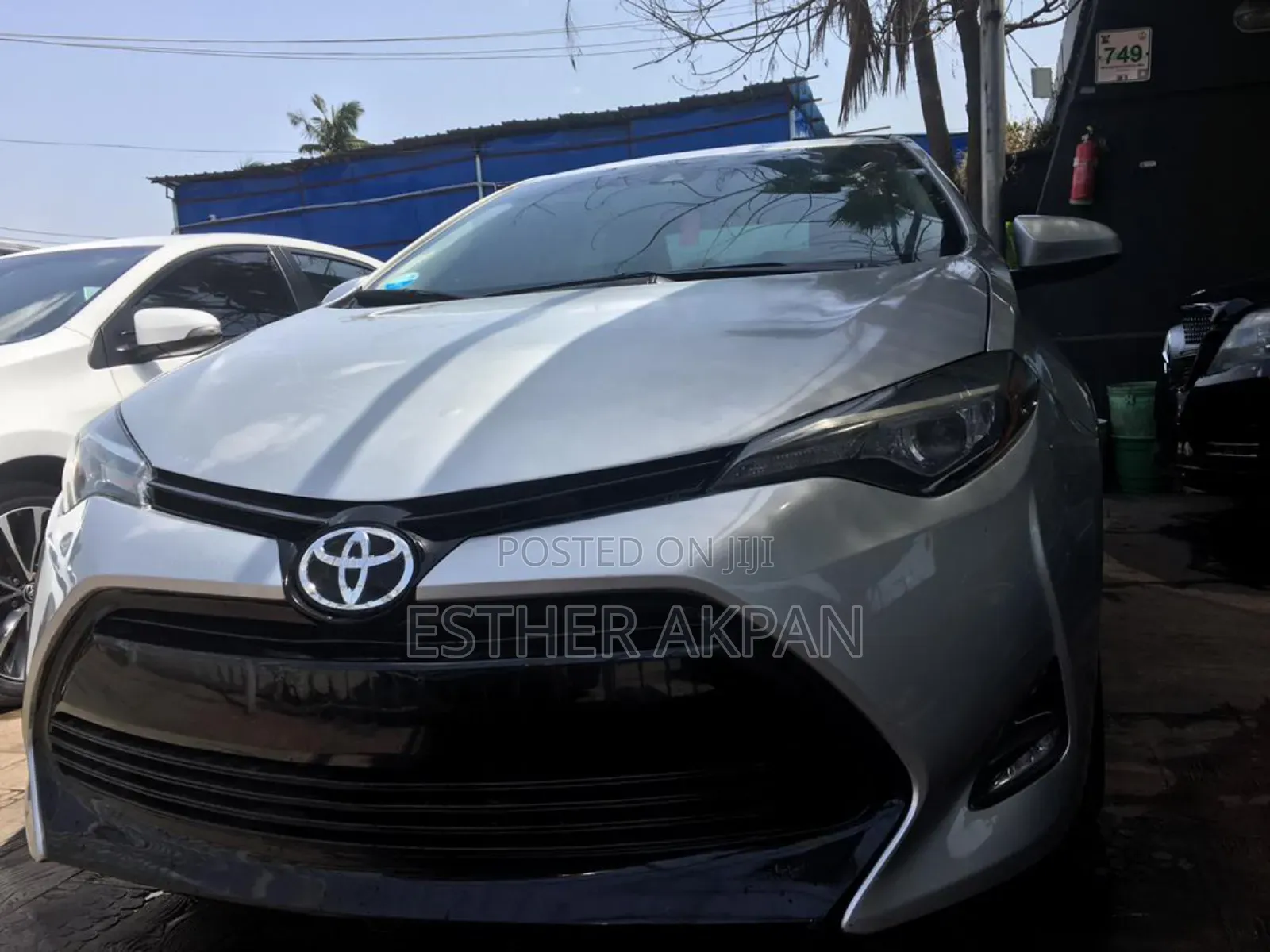 Toyota Corolla LE (1.8L 4cyl 2A) 2018 Silver