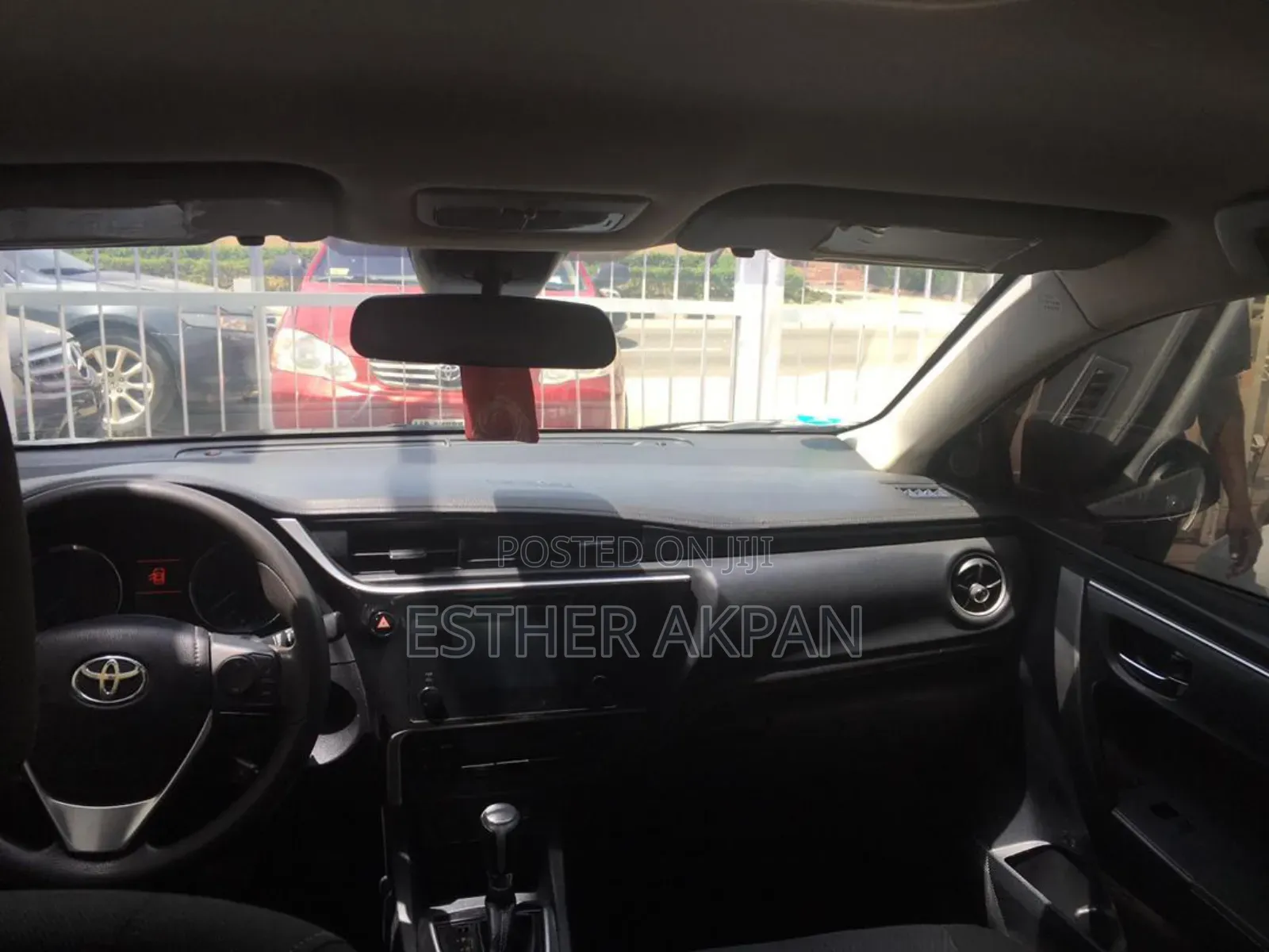 Toyota Corolla LE (1.8L 4cyl 2A) 2018 Silver