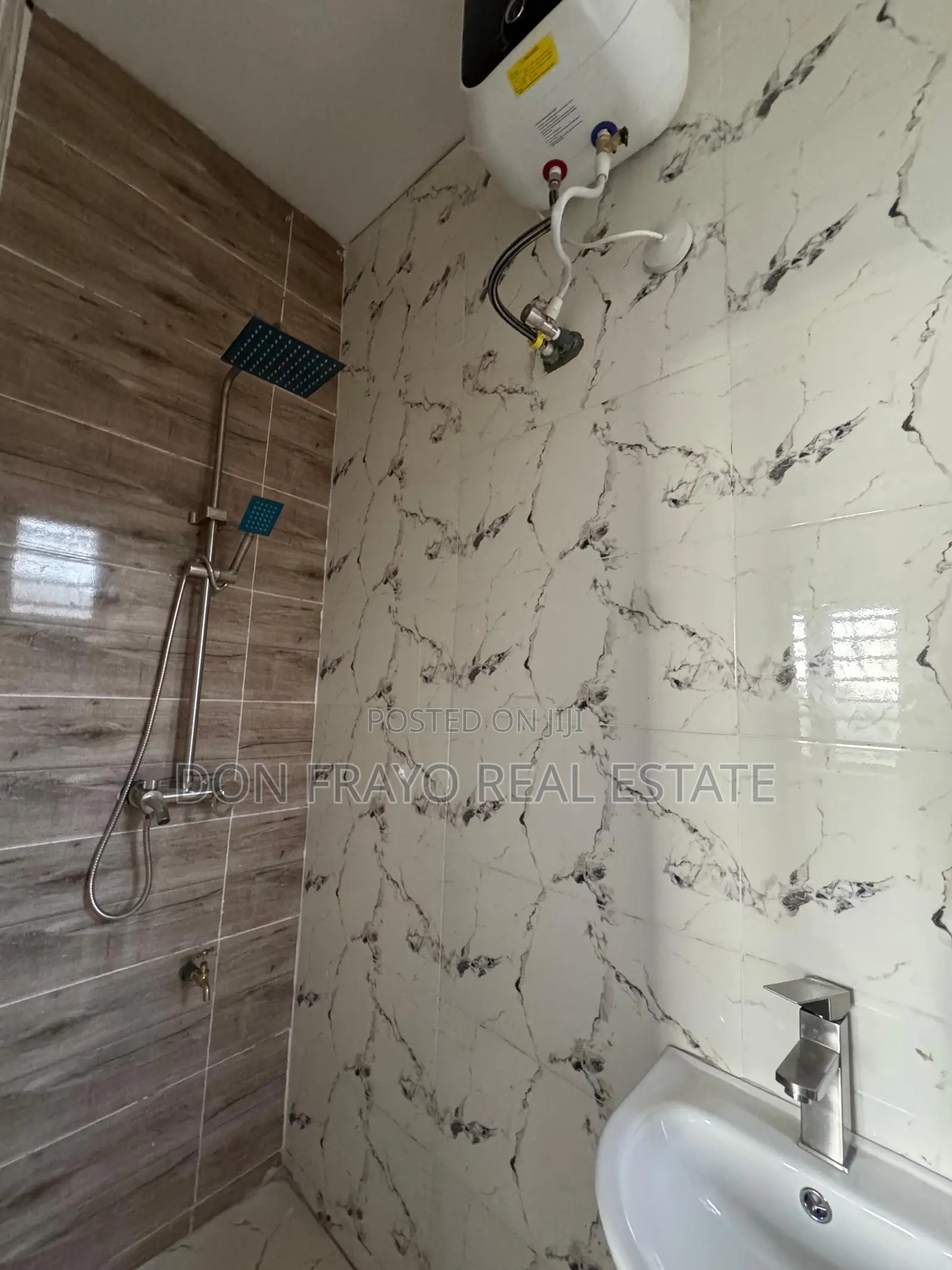 8bdrm Block of Flats in Almond Estate Akobo for sale